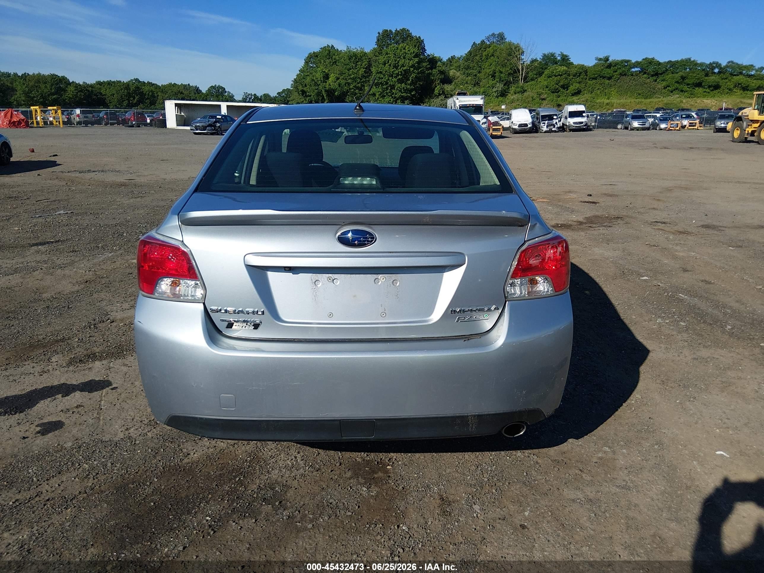 2015 Subaru Impreza 2.0i Серебряный vin: JF1GJAA62FH018536