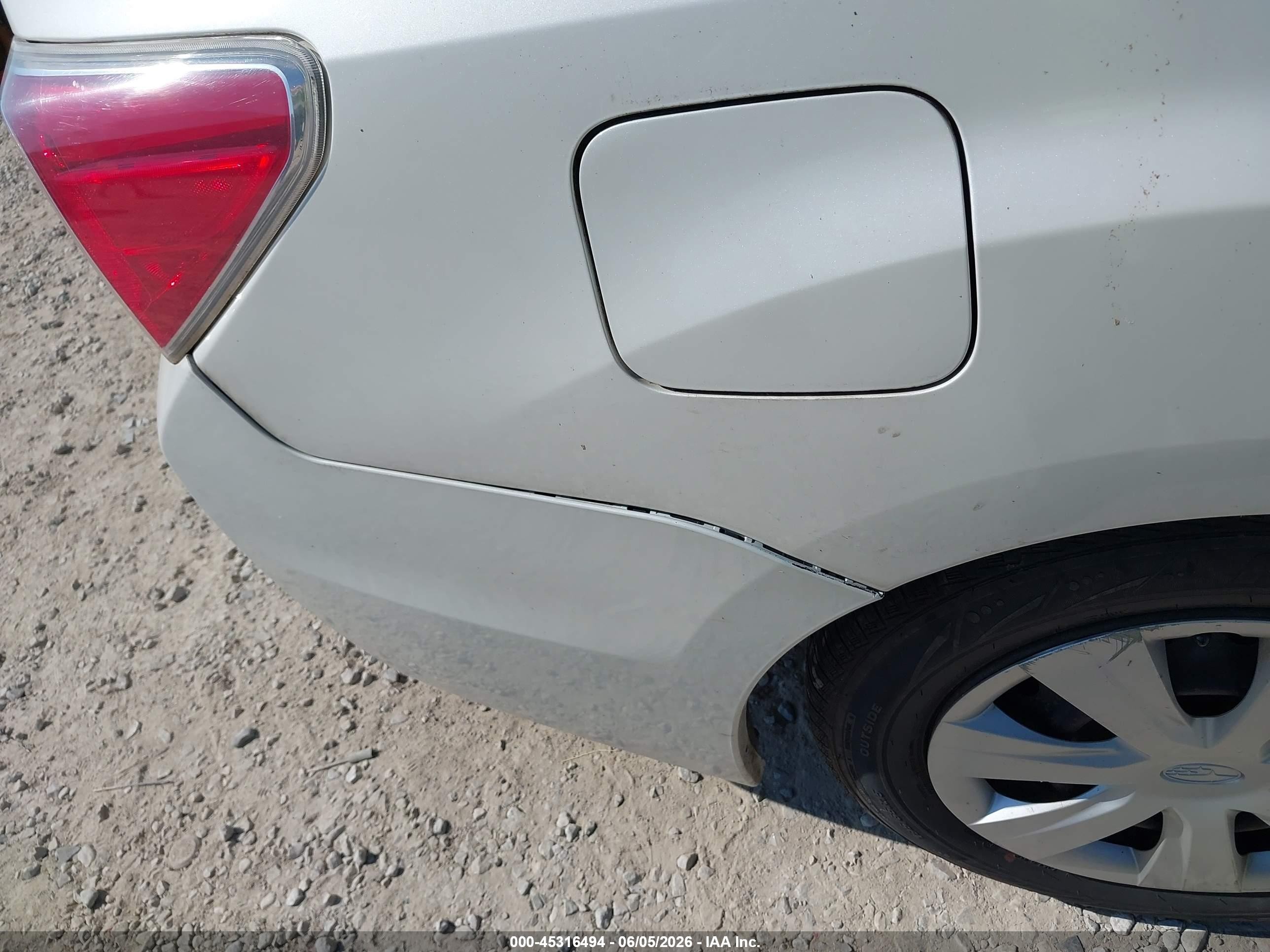 2013 Subaru Impreza 2.0i White vin: JF1GJAA66DH022828