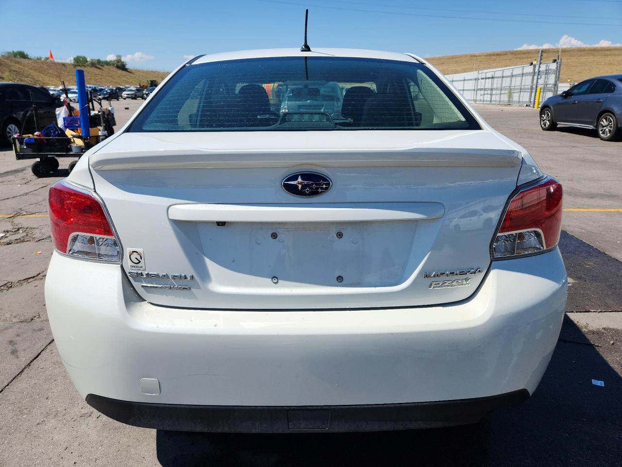 2015 Subaru Impreza Белый vin: JF1GJAA66FH004252