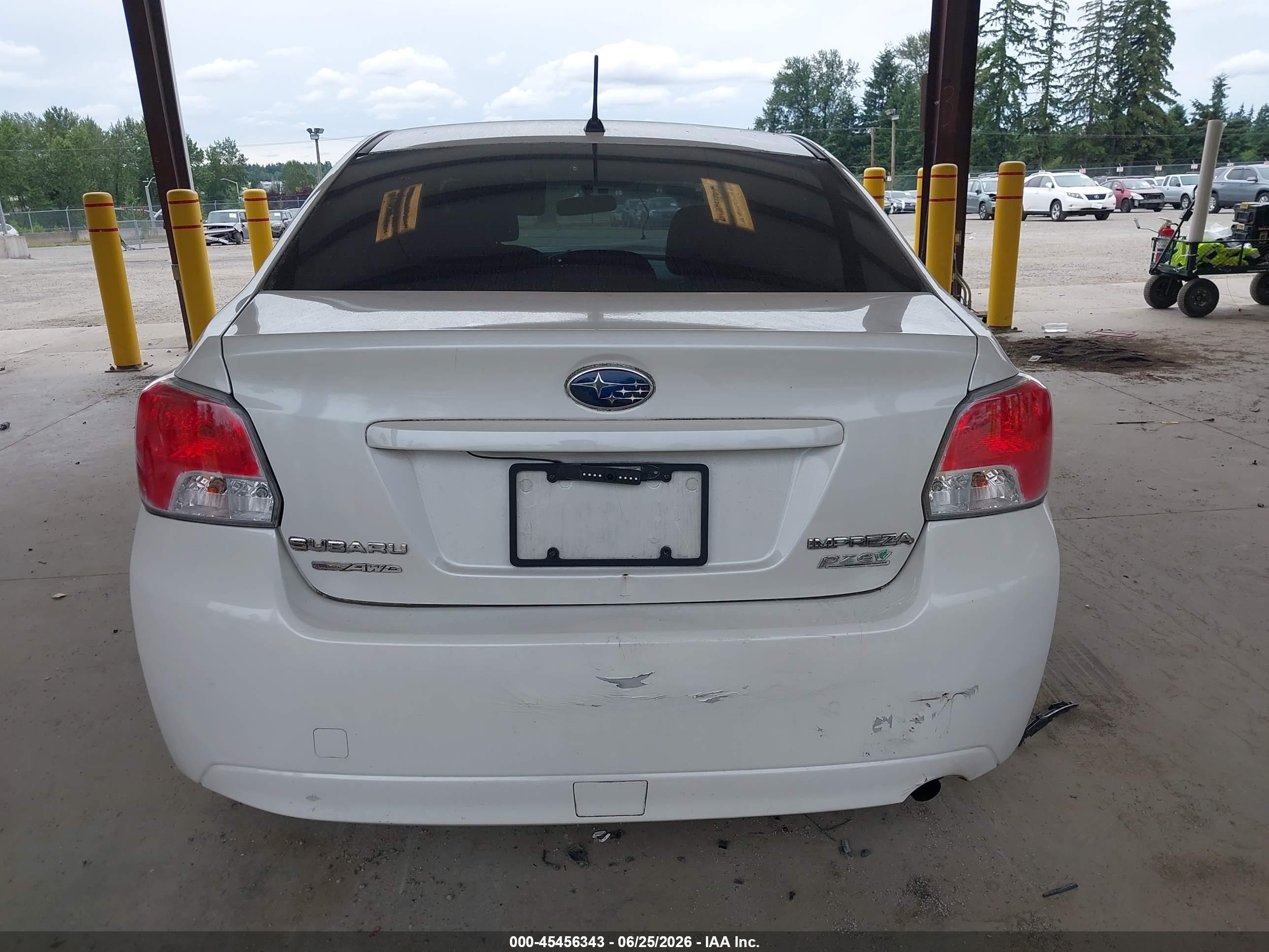 2014 Subaru Impreza 2.0i White vin: JF1GJAA68EH015753