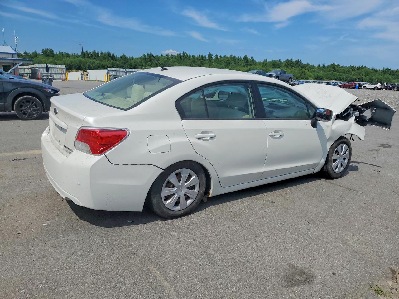 2014 Subaru Impreza White vin: JF1GJAA68EH021231