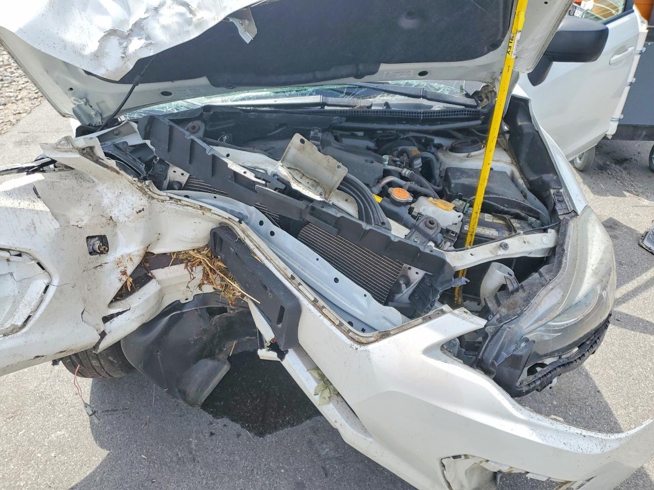 2014 Subaru Impreza White vin: JF1GJAA68EH021231
