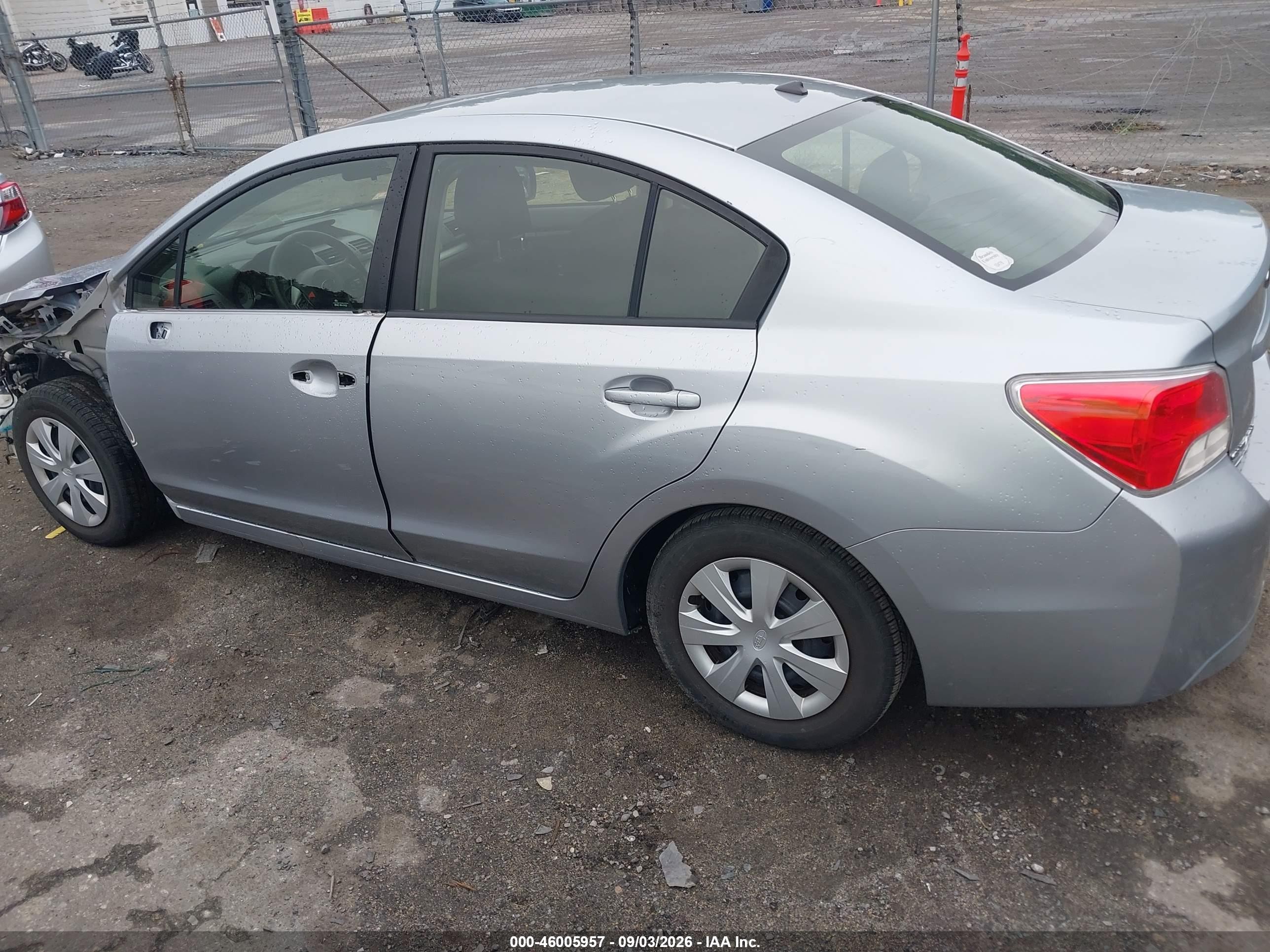 2014 Subaru Impreza 2.0i Silver vin: JF1GJAA69EH025904