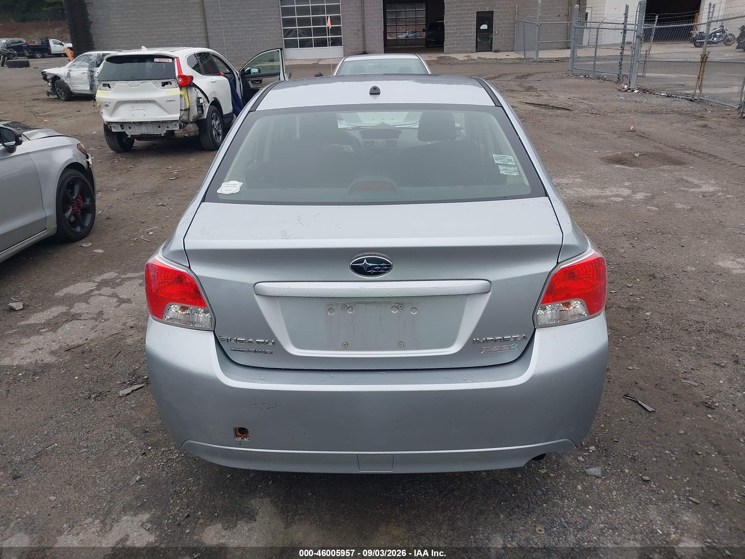 2014 Subaru Impreza 2.0i Silver vin: JF1GJAA69EH025904