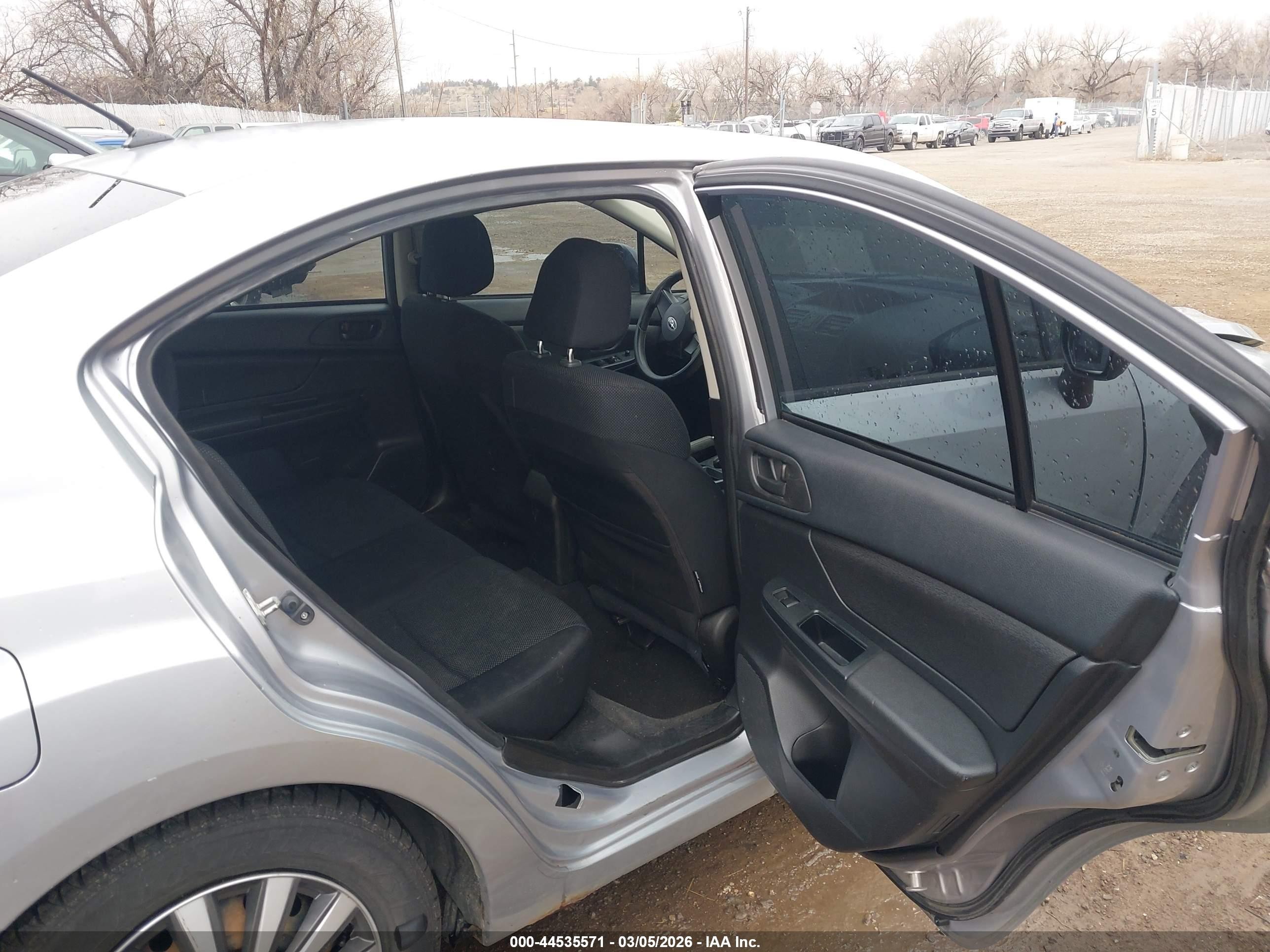 2012 Subaru Impreza 2.0i Silver vin: JF1GJAA6XCH019123