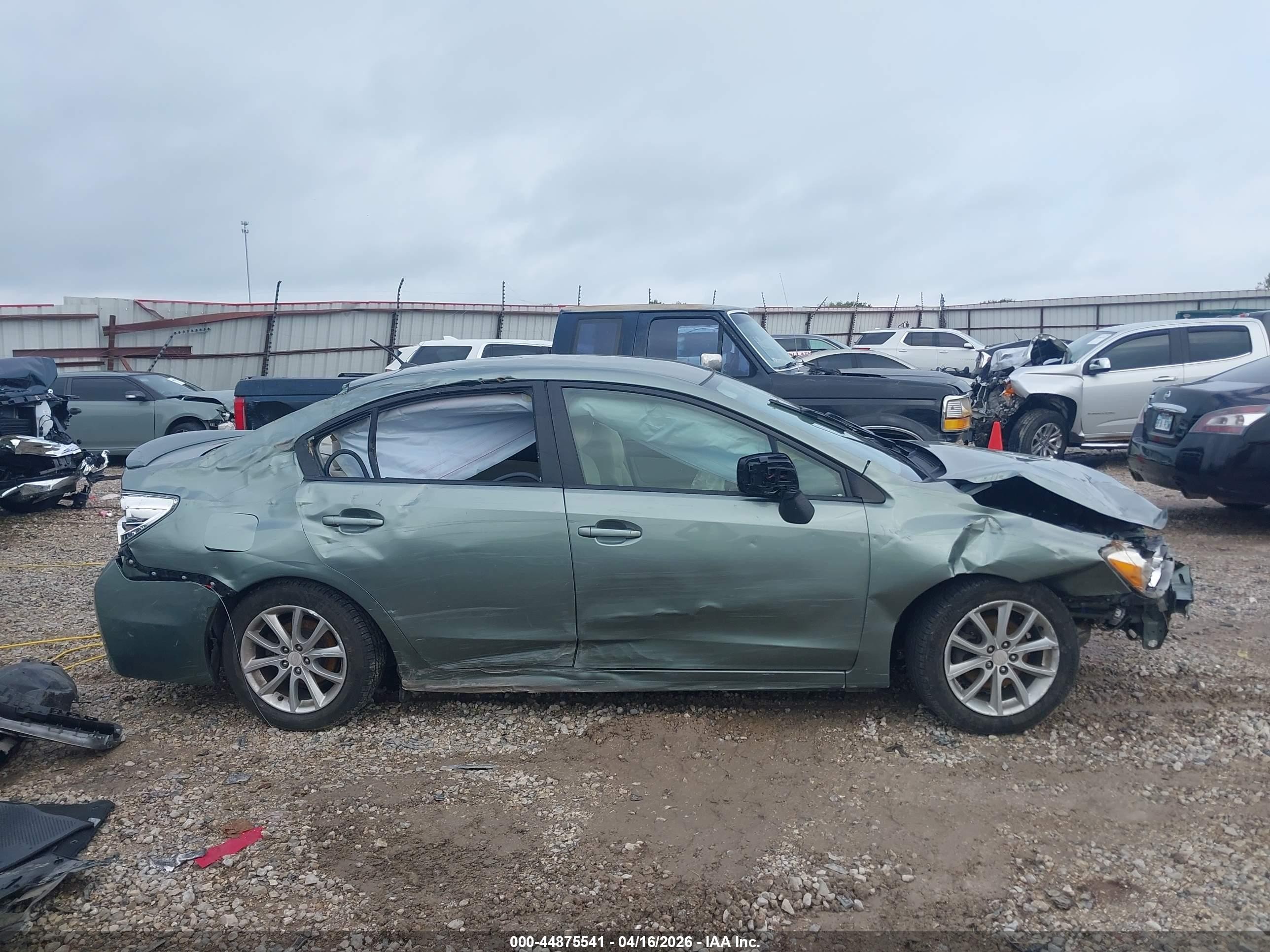 2014 Subaru Impreza 2.0i Premium Зеленый vin: JF1GJAB69EH020068