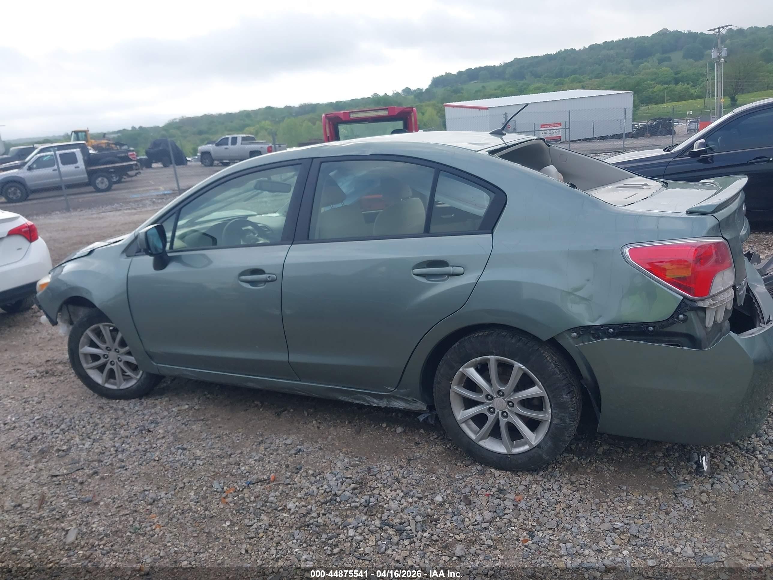 2014 Subaru Impreza 2.0i Premium Зеленый vin: JF1GJAB69EH020068
