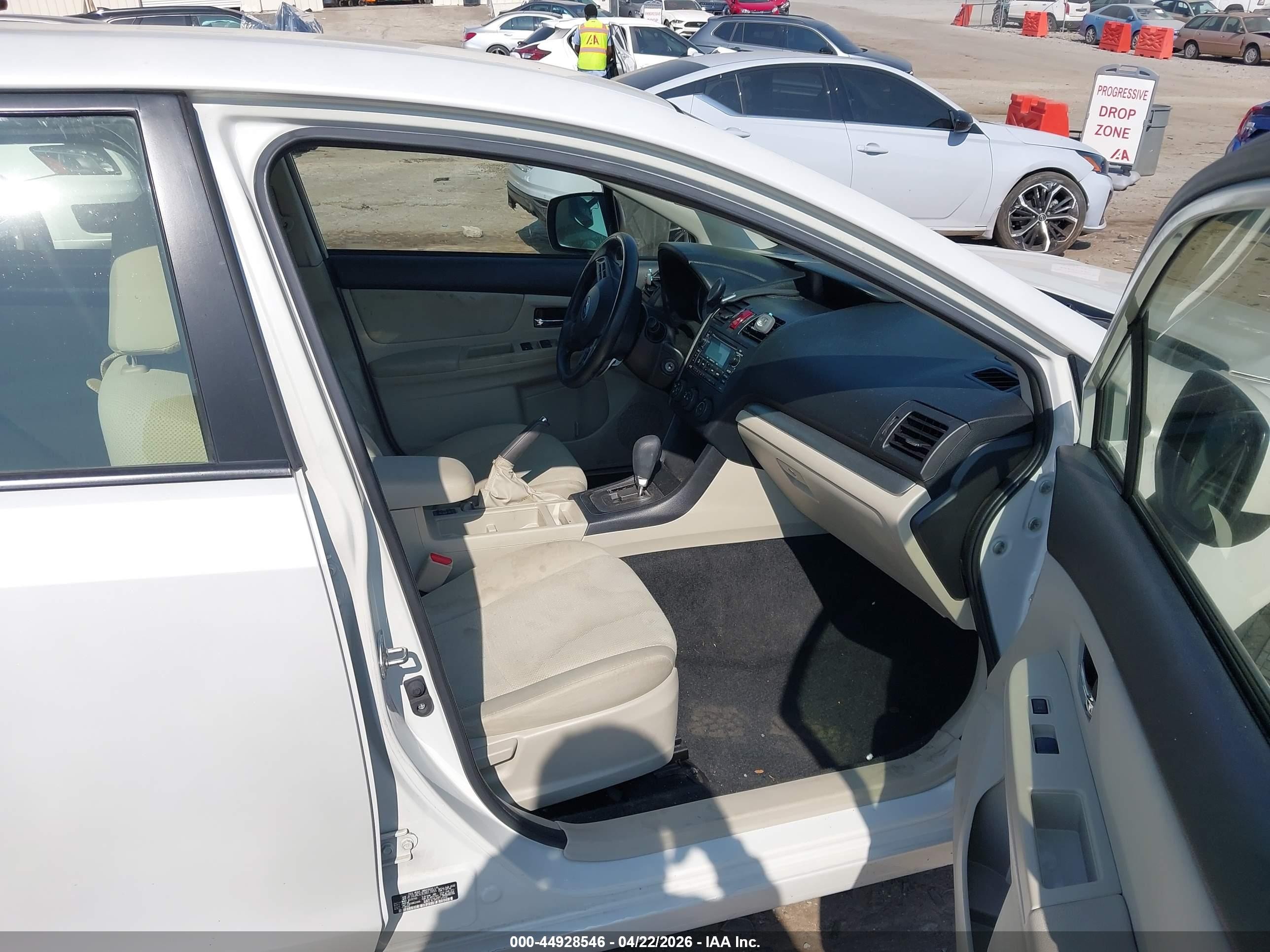 2014 Subaru Impreza 2.0i Premium Белый vin: JF1GJAC63EH013955