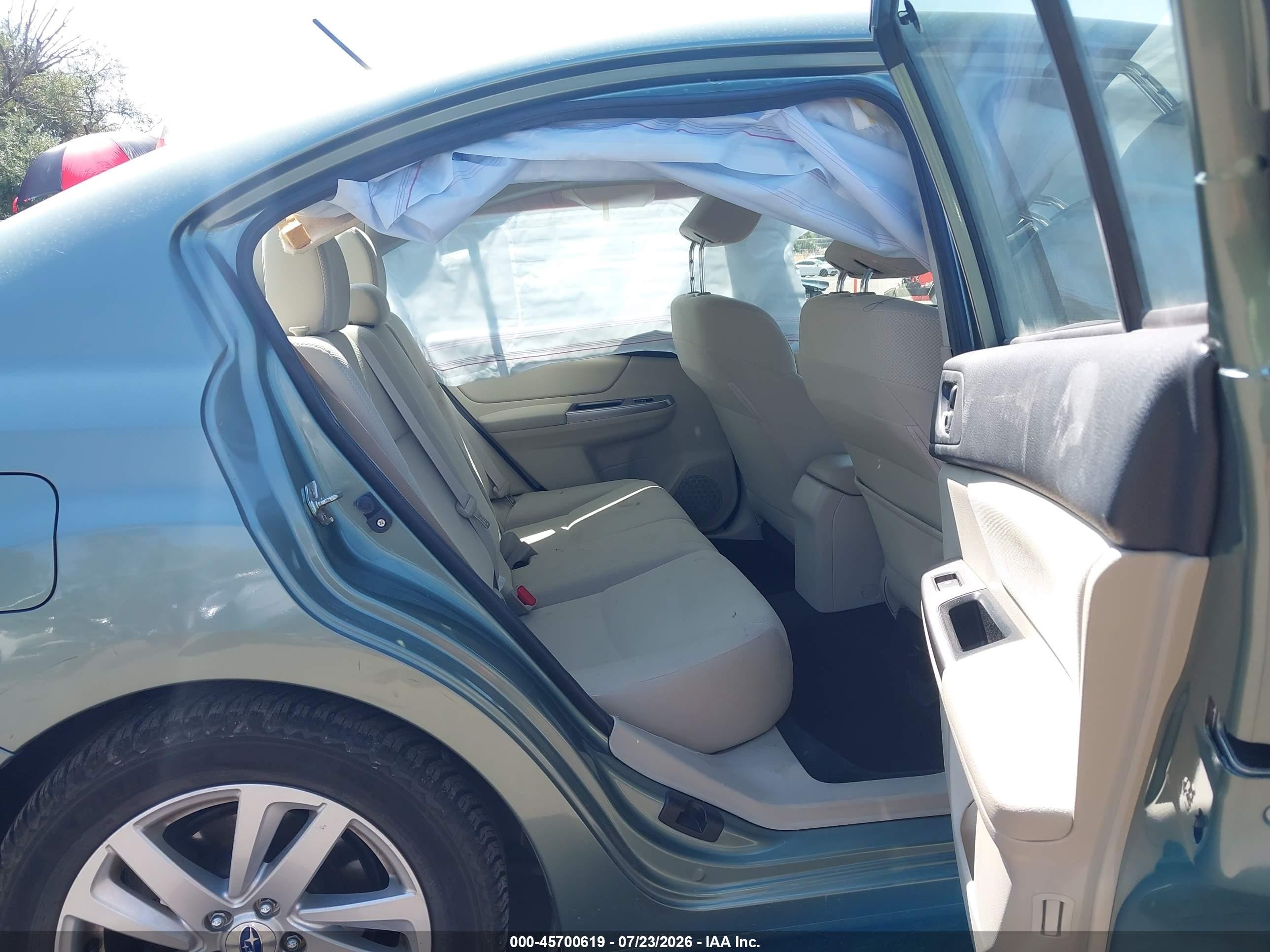 2015 Subaru Impreza 2.0i Premium Зеленый vin: JF1GJAC64FH024013