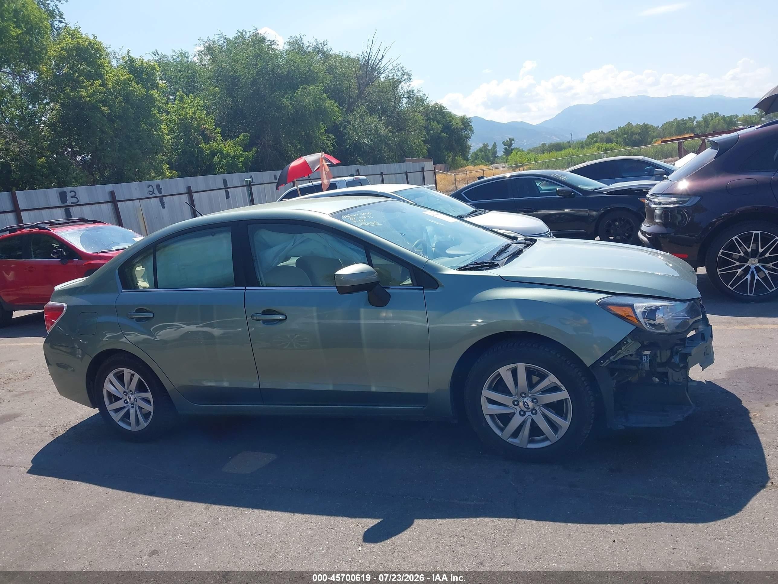 2015 Subaru Impreza 2.0i Premium Зеленый vin: JF1GJAC64FH024013
