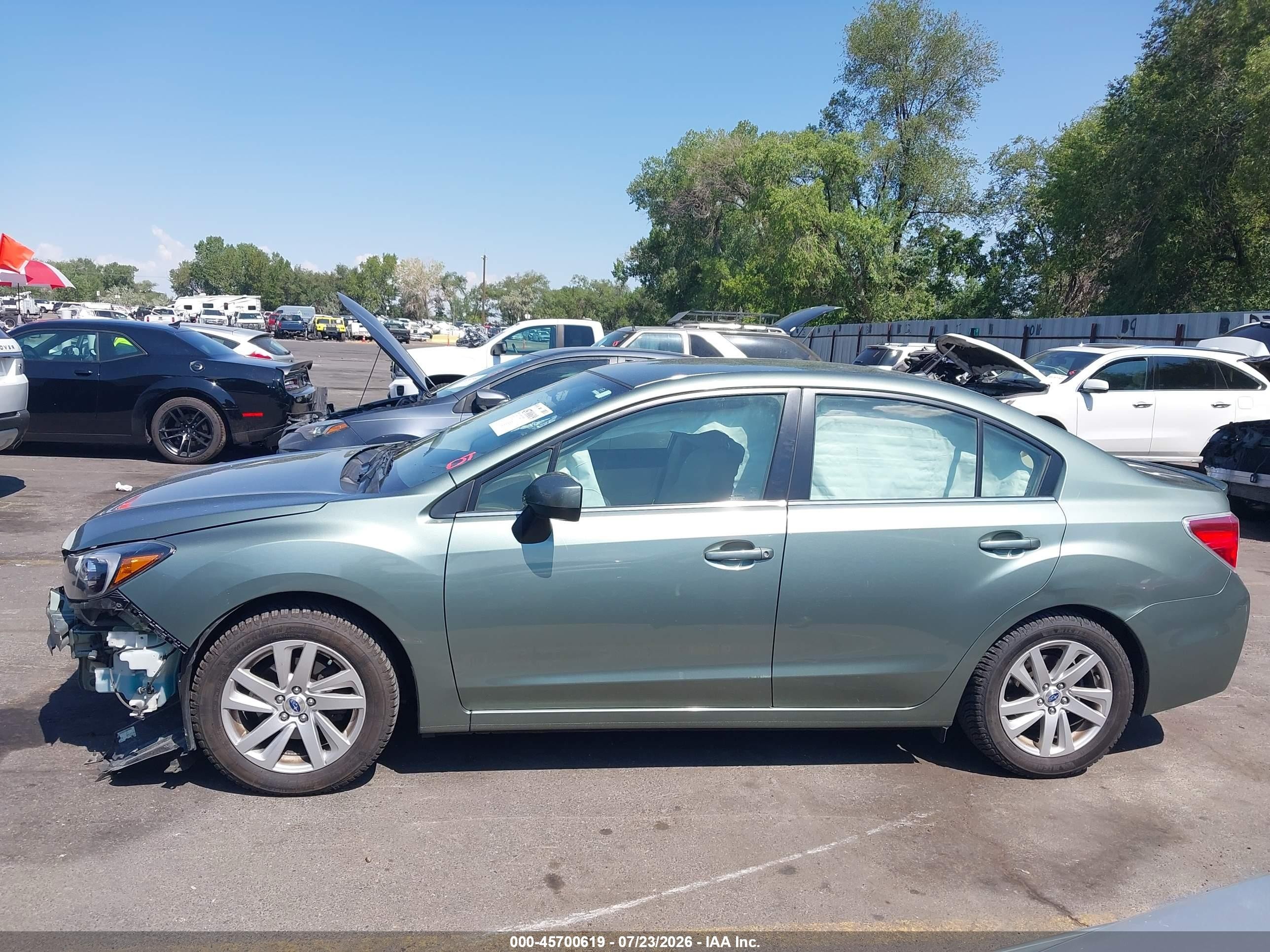 2015 Subaru Impreza 2.0i Premium Зеленый vin: JF1GJAC64FH024013