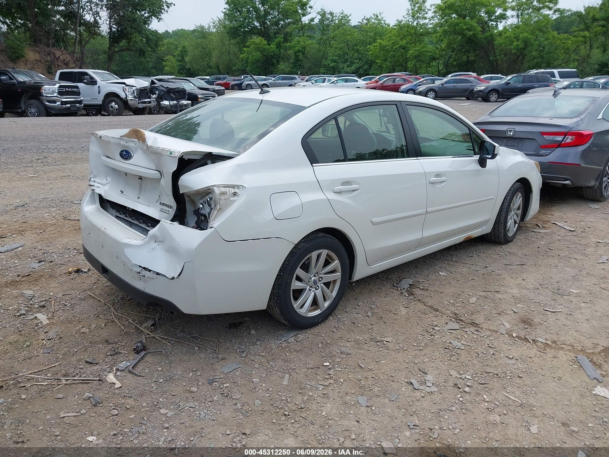 2015 Subaru Impreza 2.0i Premium White vin: JF1GJAC65FH002733