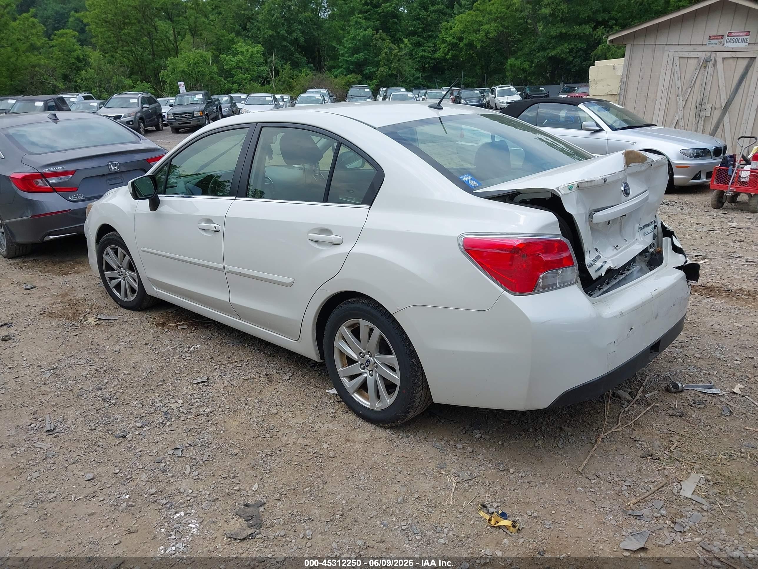2015 Subaru Impreza 2.0i Premium White vin: JF1GJAC65FH002733