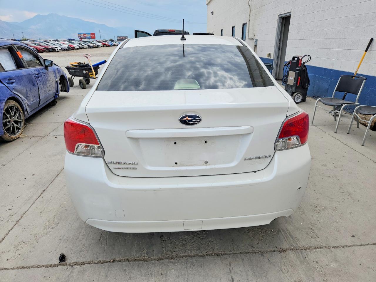 2014 Subaru Impreza Premium White vin: JF1GJAC66EH009723