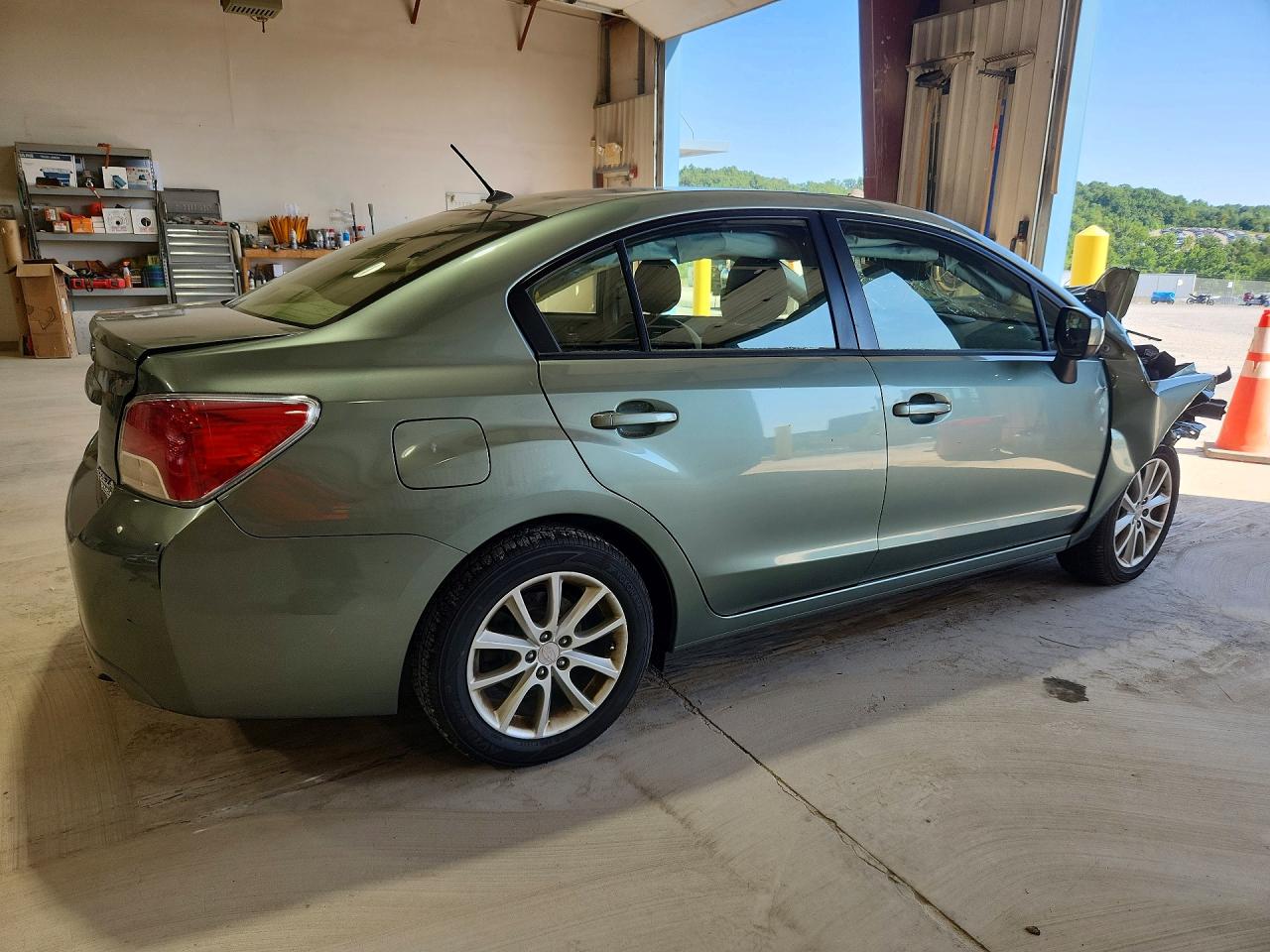 2014 Subaru Impreza Premium Green vin: JF1GJAC66EH015070