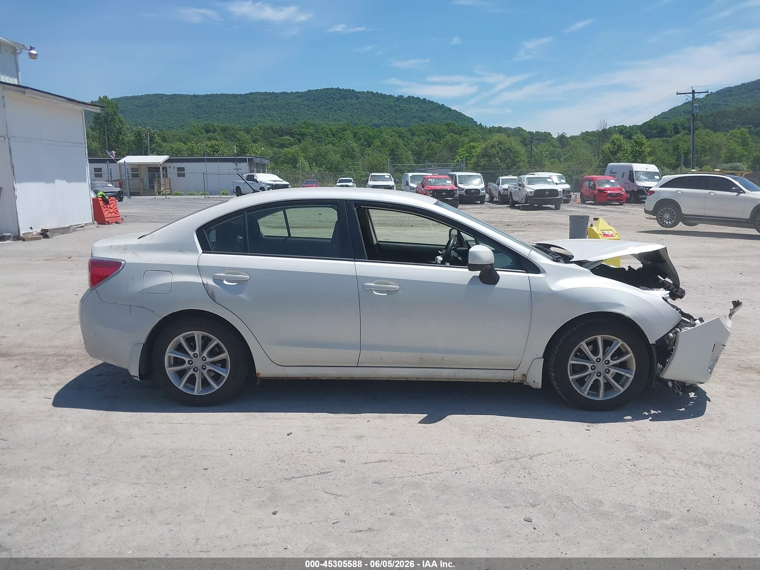2014 Subaru Impreza 2.0i Premium White vin: JF1GJAC67EH007589