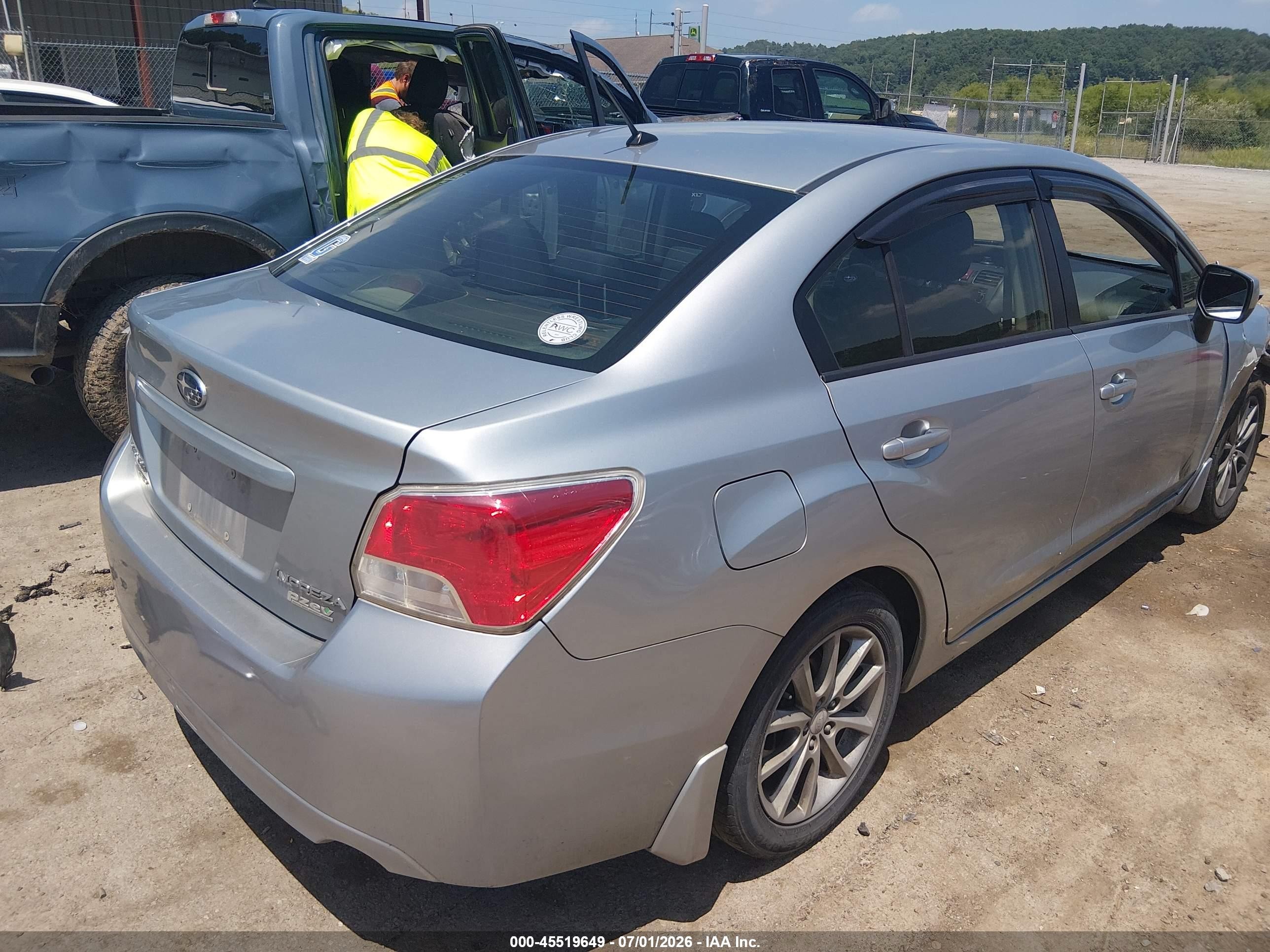 2014 Subaru Impreza 2.0i Premium Silver vin: JF1GJAC68EH021775