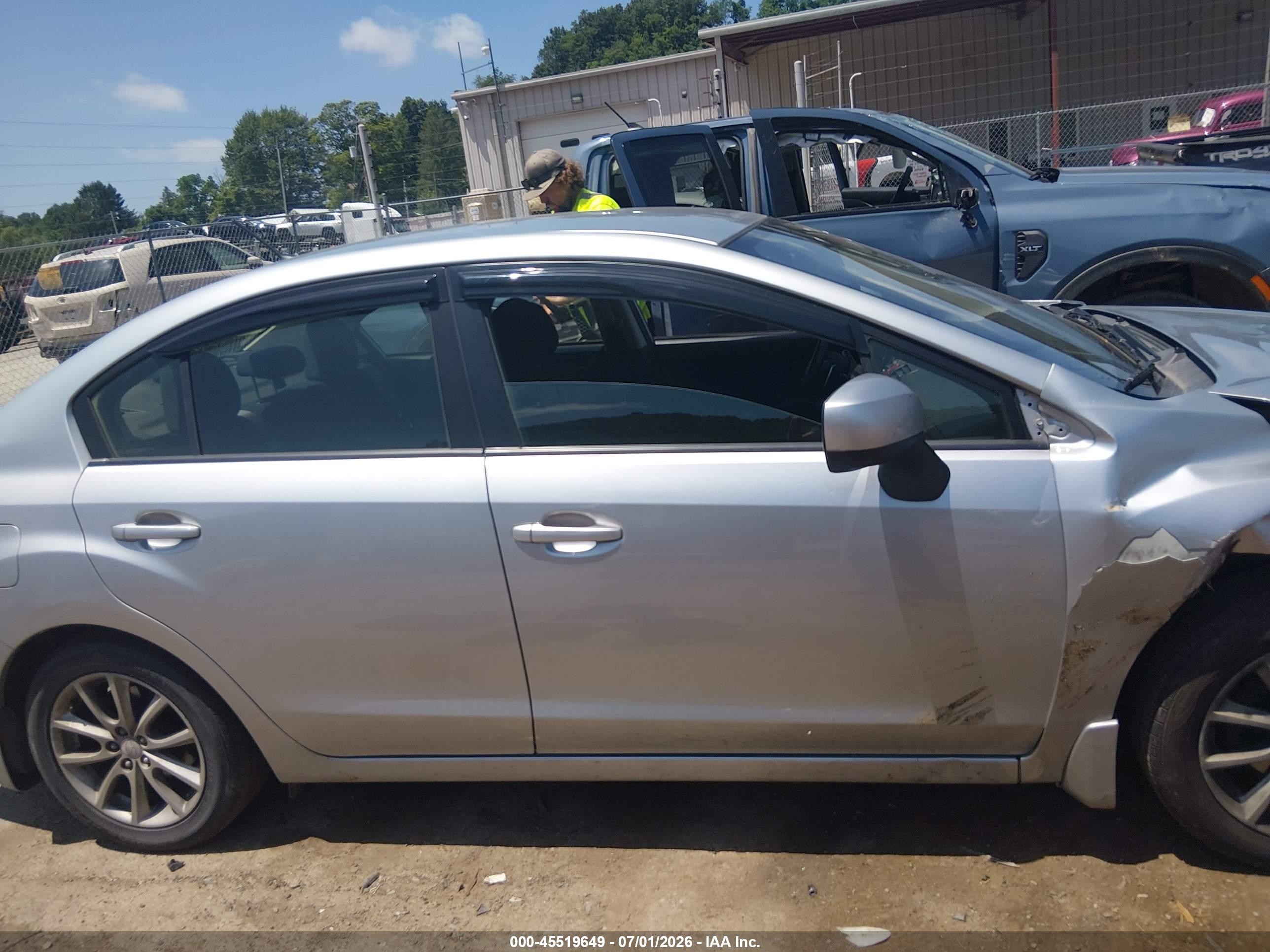 2014 Subaru Impreza 2.0i Premium Silver vin: JF1GJAC68EH021775
