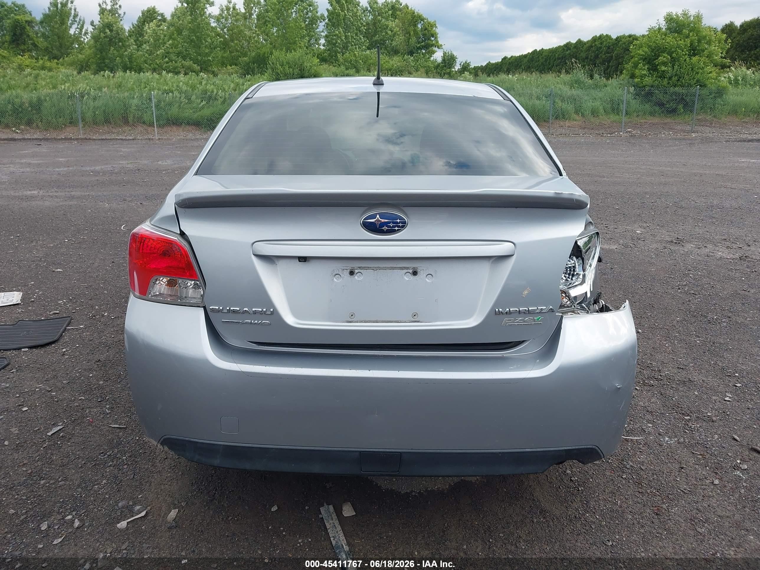 2015 Subaru Impreza 2.0i Premium Silver vin: JF1GJAC69FH007921