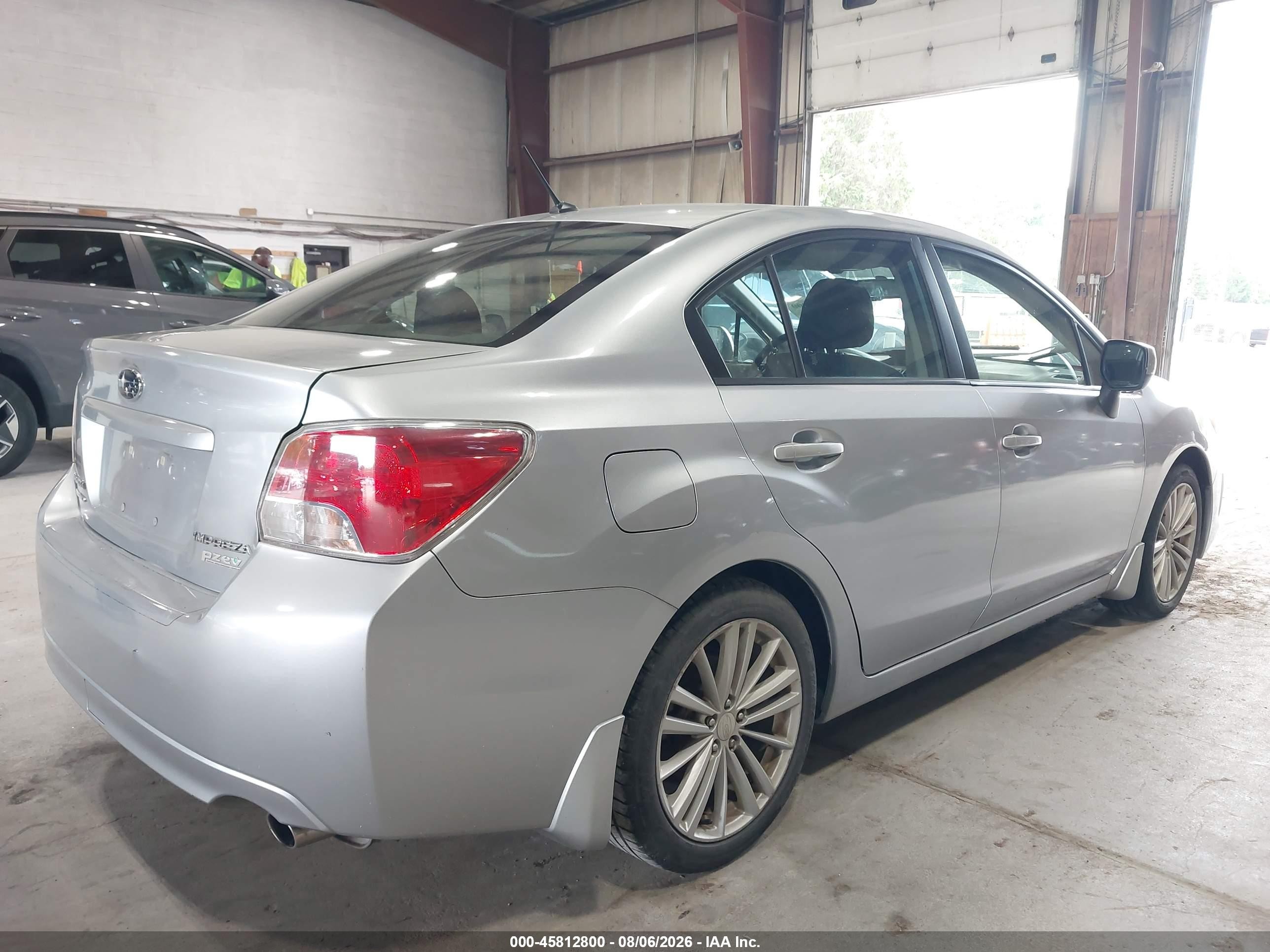2012 Subaru Impreza 2.0i Premium Серебряный vin: JF1GJAD62CH005230