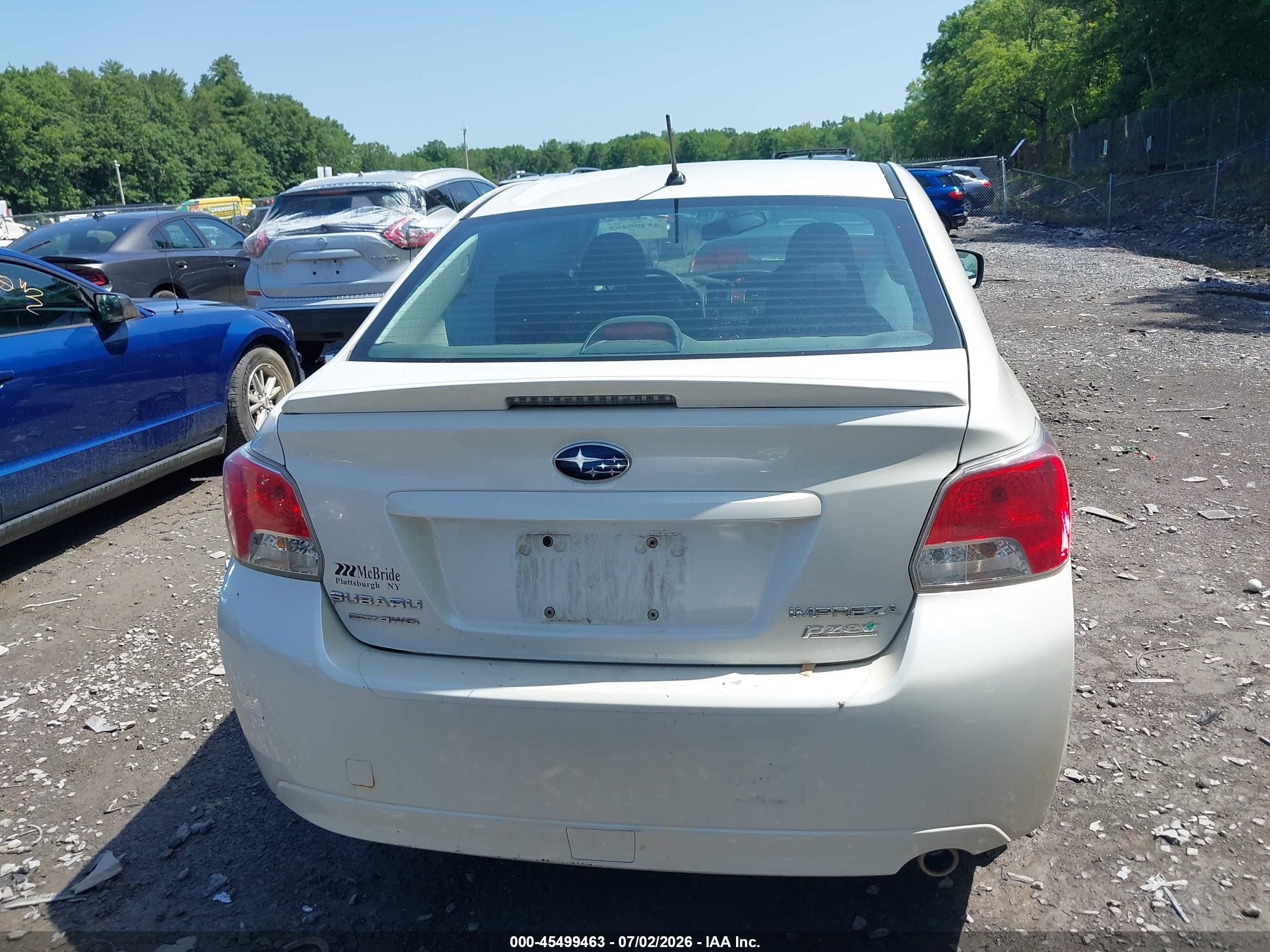 2014 Subaru Impreza 2.0i Premium White vin: JF1GJAD68EH009592