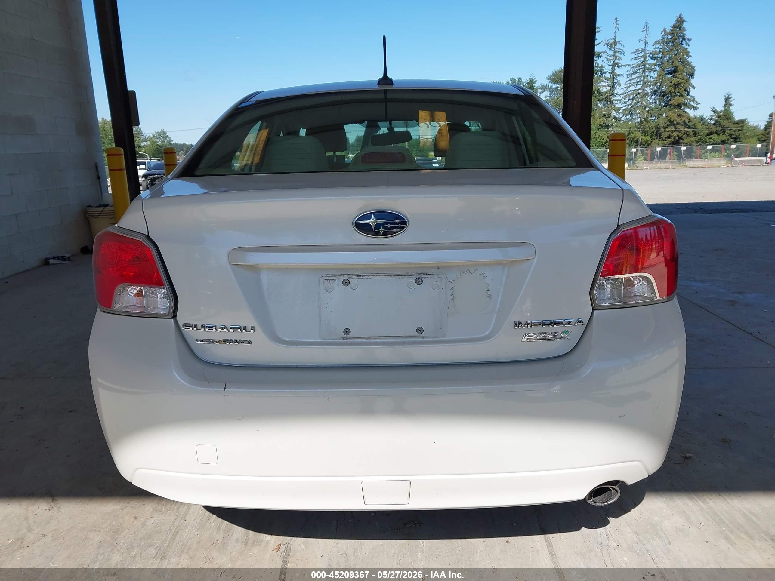 2012 Subaru Impreza 2.0i Premium White vin: JF1GJAE68CH007353