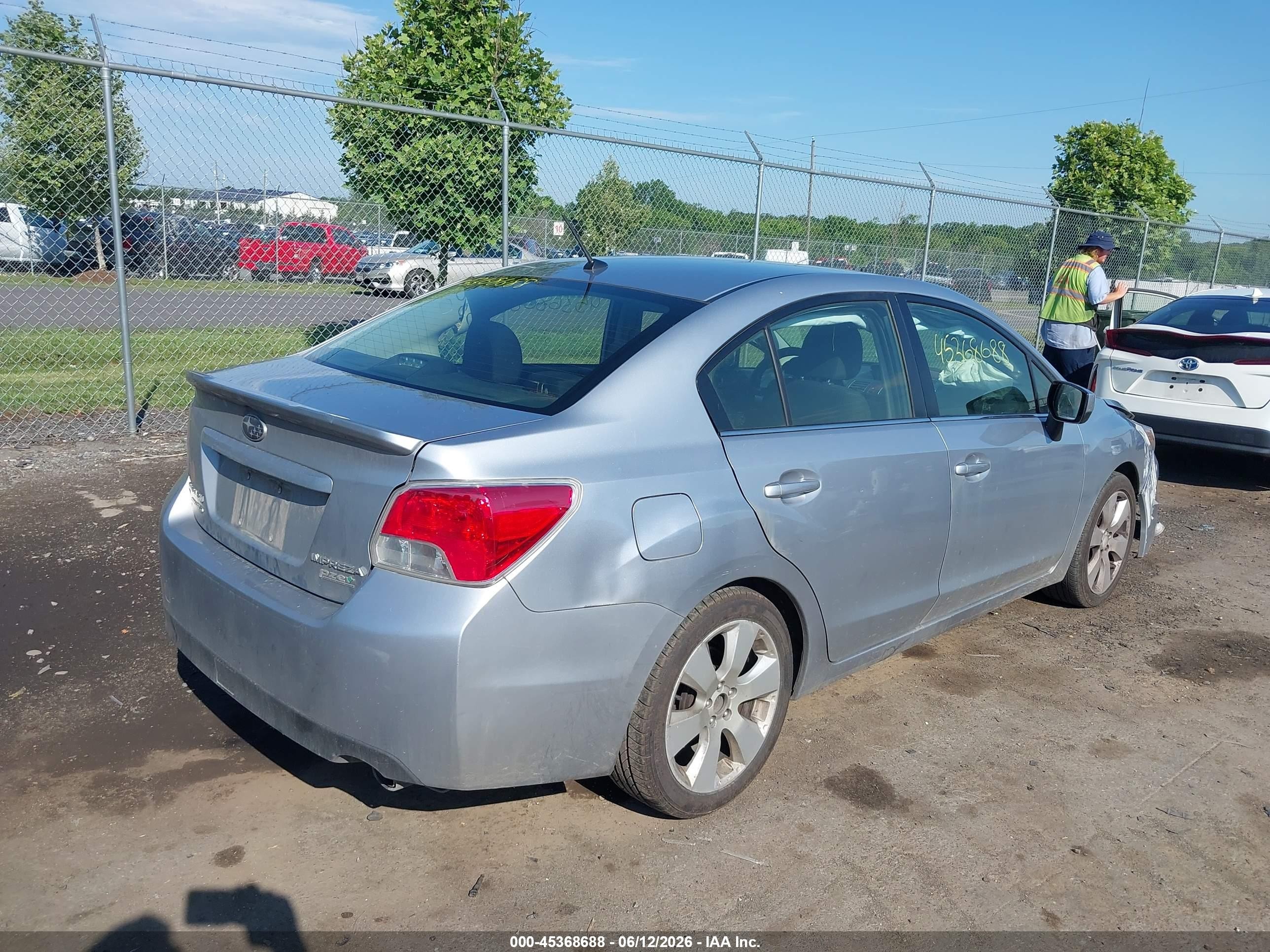 2015 Subaru Impreza 2.0i Premium Silver vin: JF1GJAK69FH021738