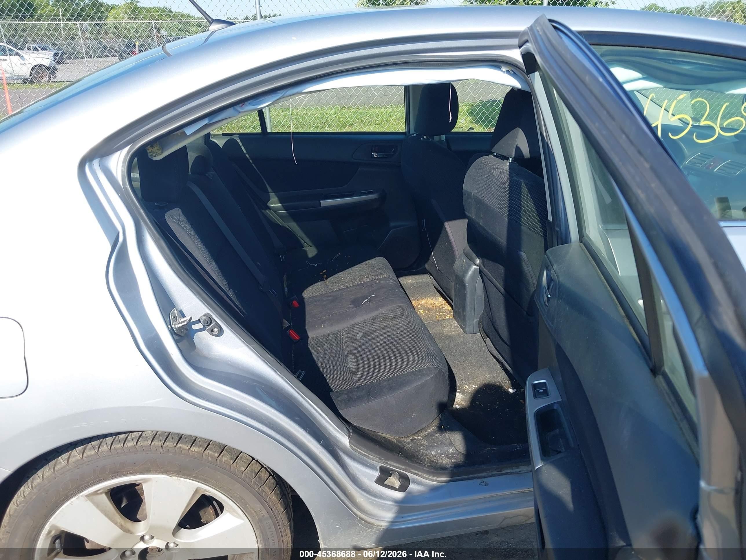 2015 Subaru Impreza 2.0i Premium Silver vin: JF1GJAK69FH021738