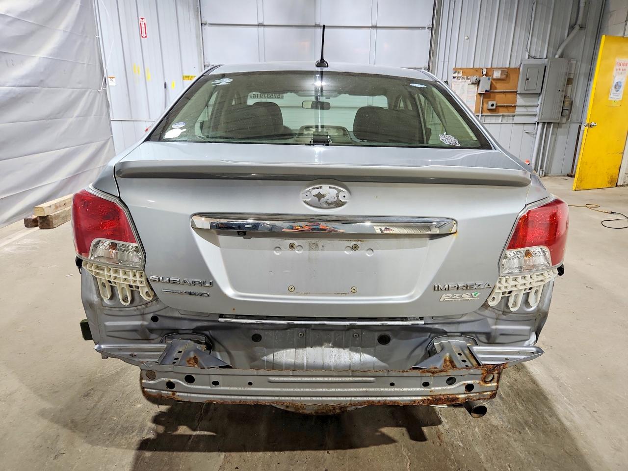 2015 Subaru Impreza Limited Silver vin: JF1GJAM65FH018333