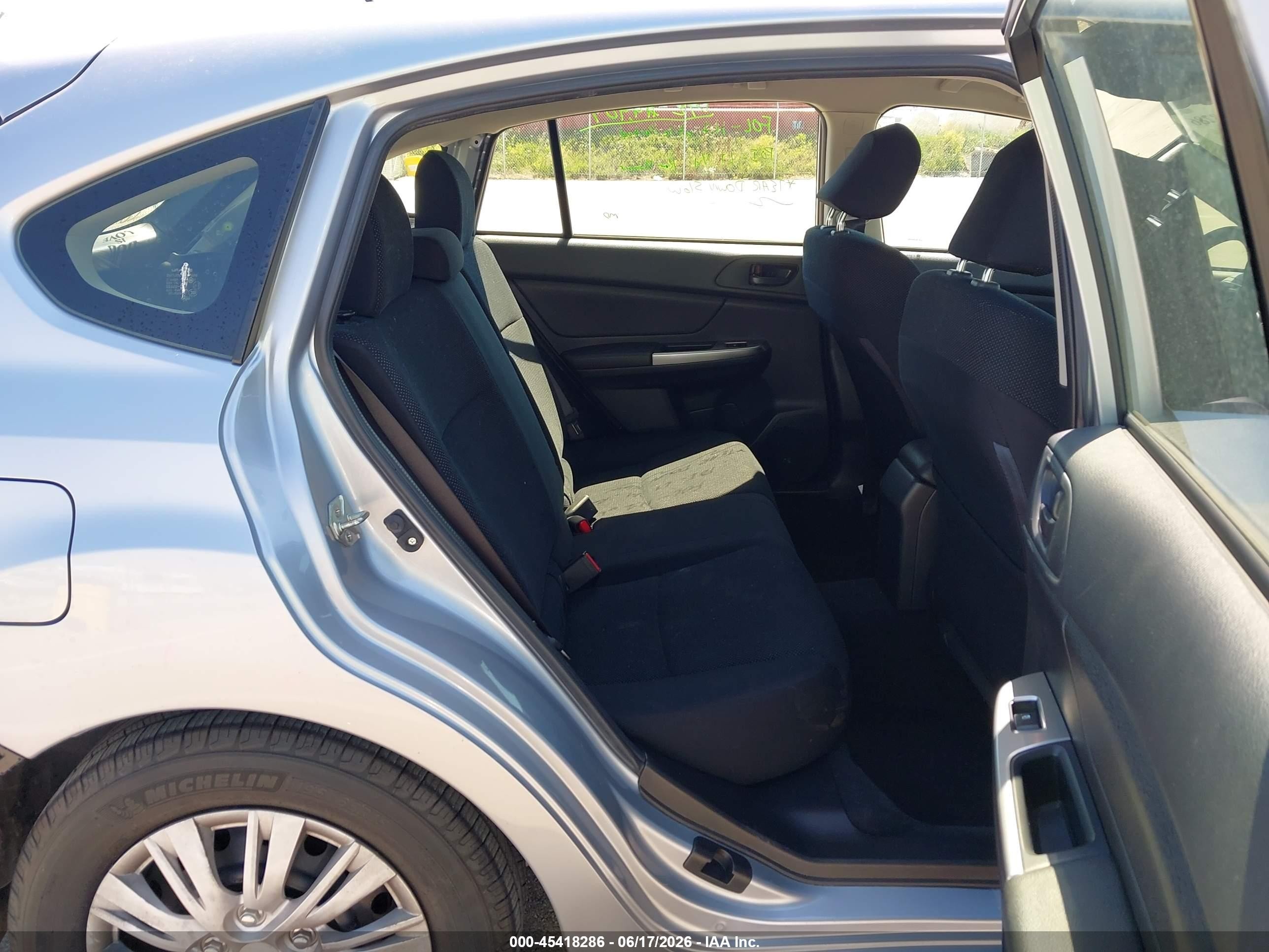 2015 Subaru Impreza 2.0i Серебряный vin: JF1GPAA63F8282007