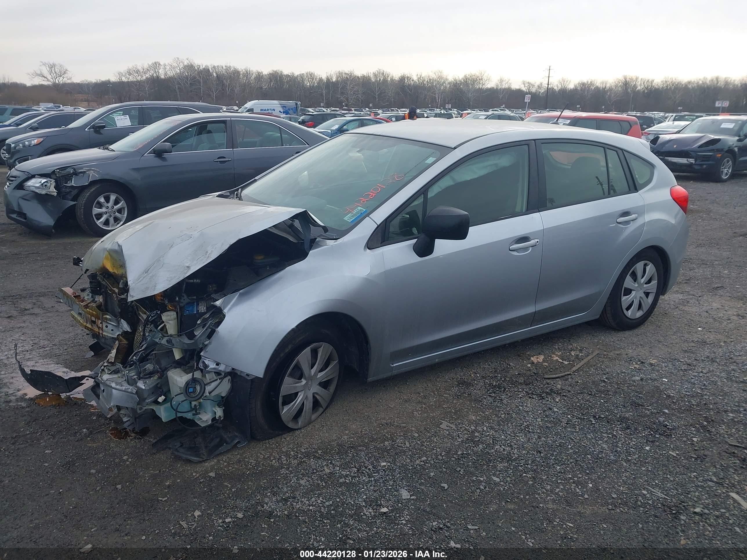 2014 Subaru Impreza 2.0i Silver vin: JF1GPAA64E8218587