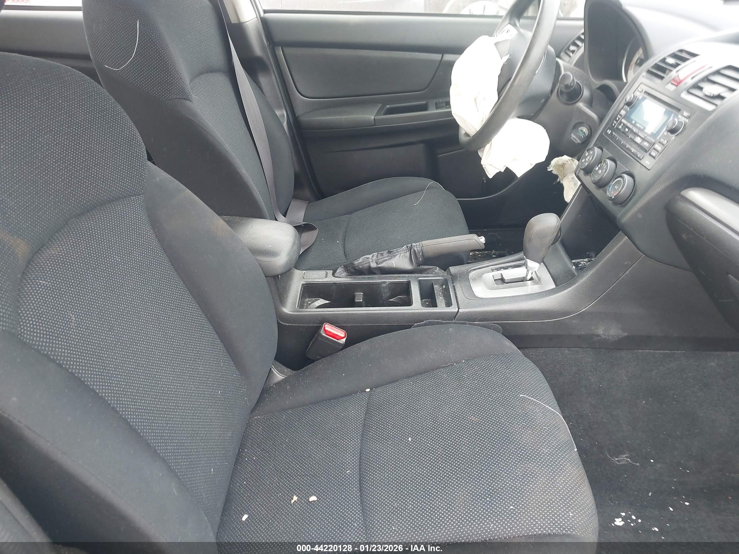 2014 Subaru Impreza 2.0i Silver vin: JF1GPAA64E8218587