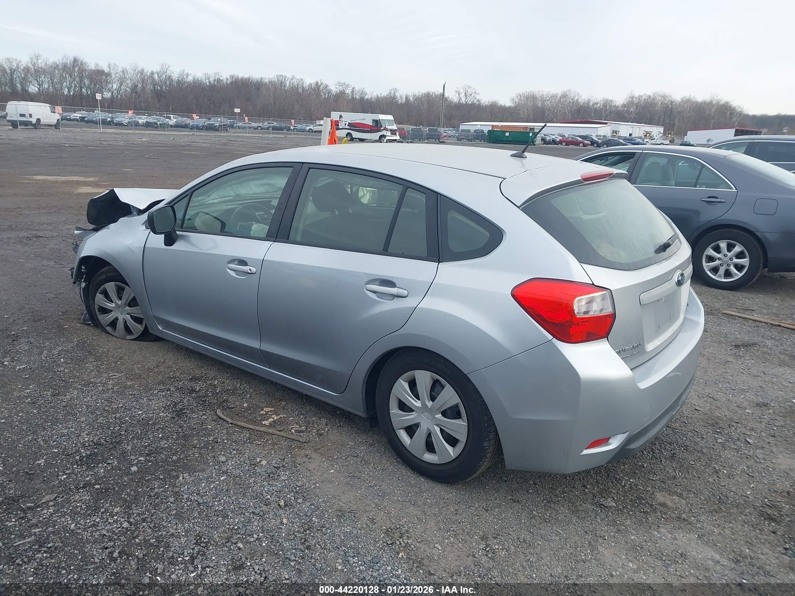 2014 Subaru Impreza 2.0i Silver vin: JF1GPAA64E8218587