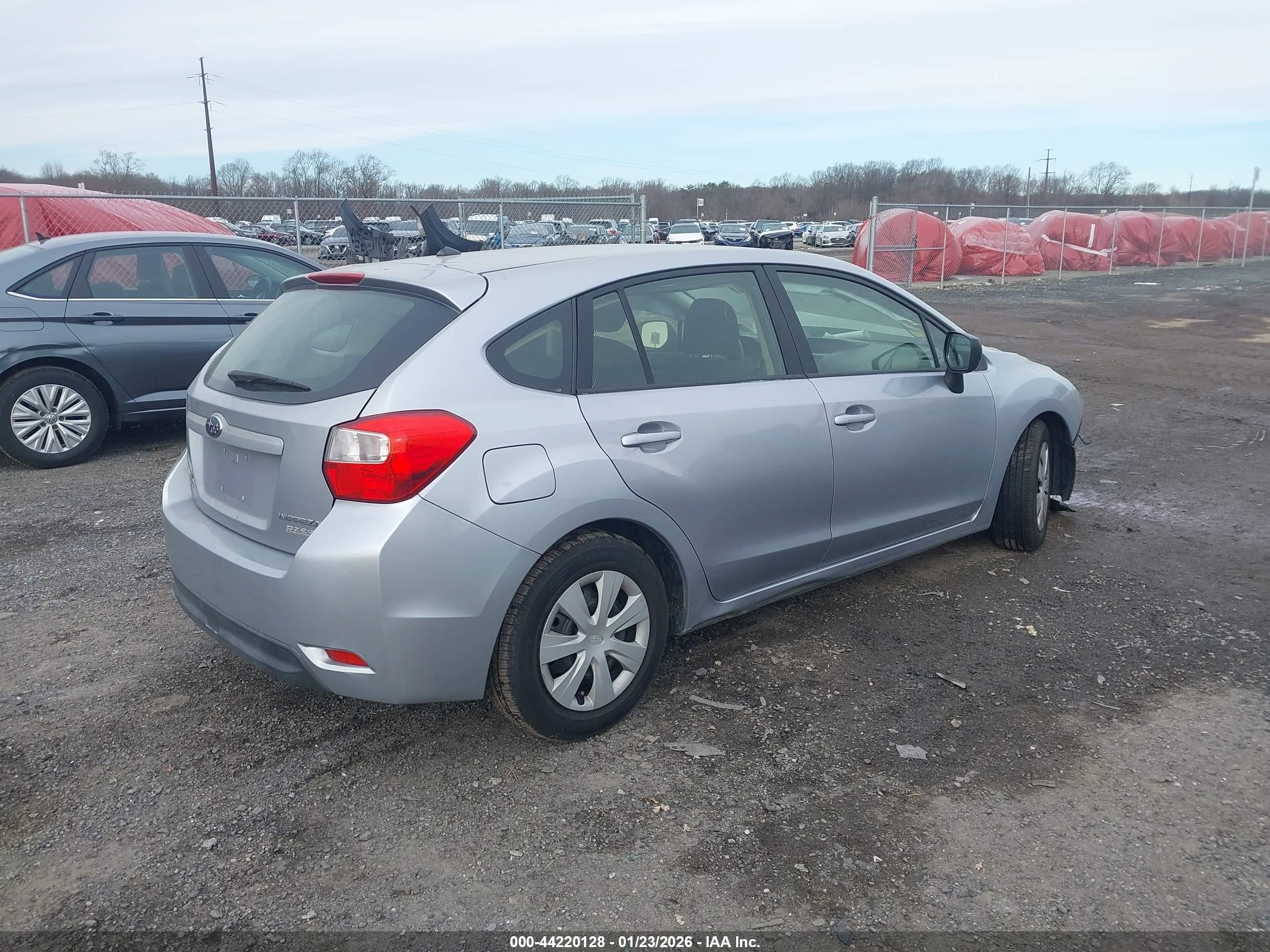 2014 Subaru Impreza 2.0i Silver vin: JF1GPAA64E8218587