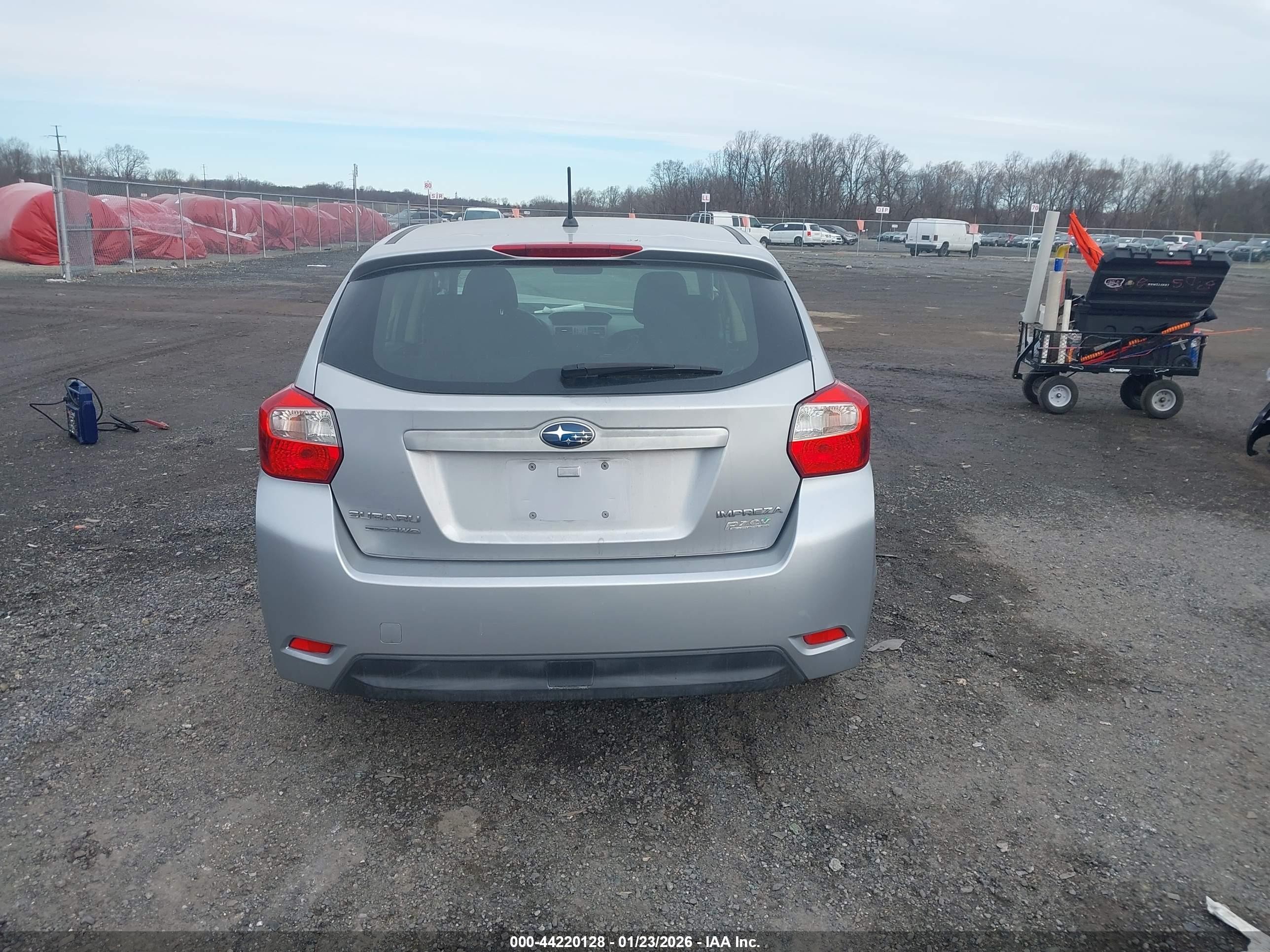 2014 Subaru Impreza 2.0i Silver vin: JF1GPAA64E8218587