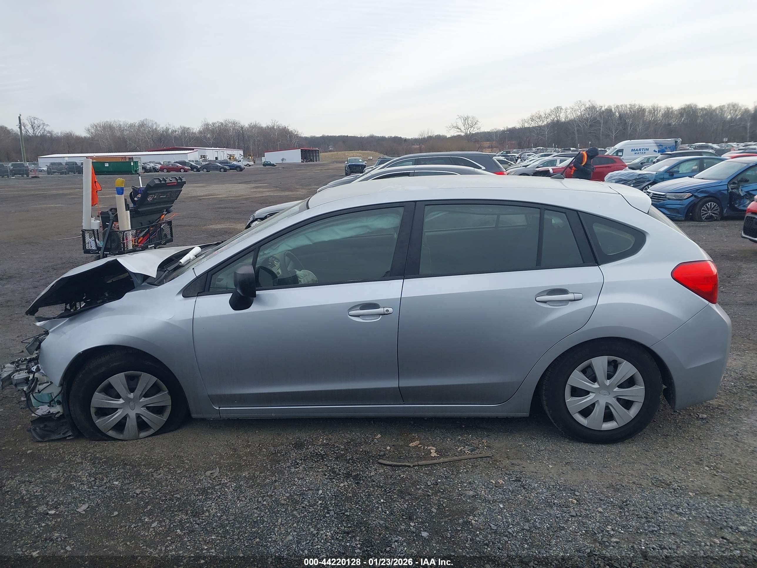 2014 Subaru Impreza 2.0i Silver vin: JF1GPAA64E8218587