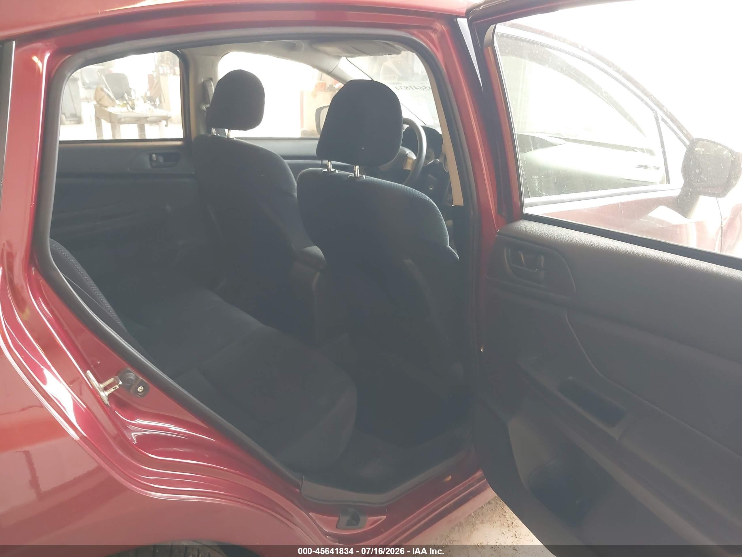 2014 Subaru Impreza 2.0i Red vin: JF1GPAA64E8335604
