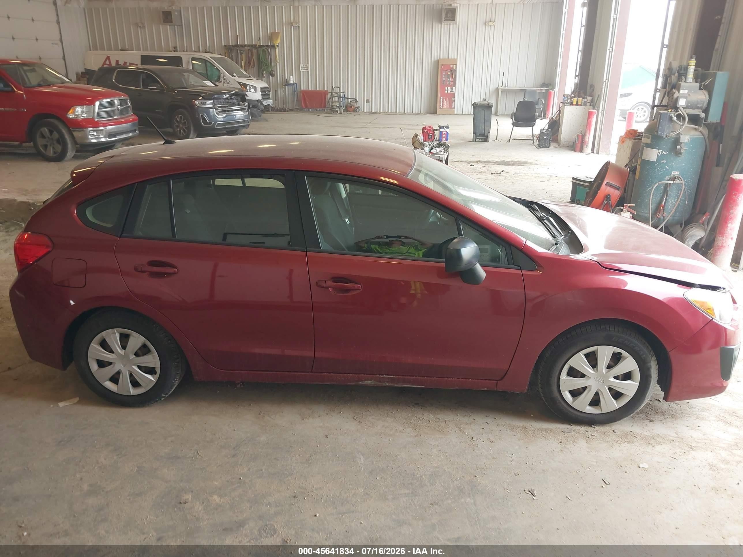 2014 Subaru Impreza 2.0i Red vin: JF1GPAA64E8335604