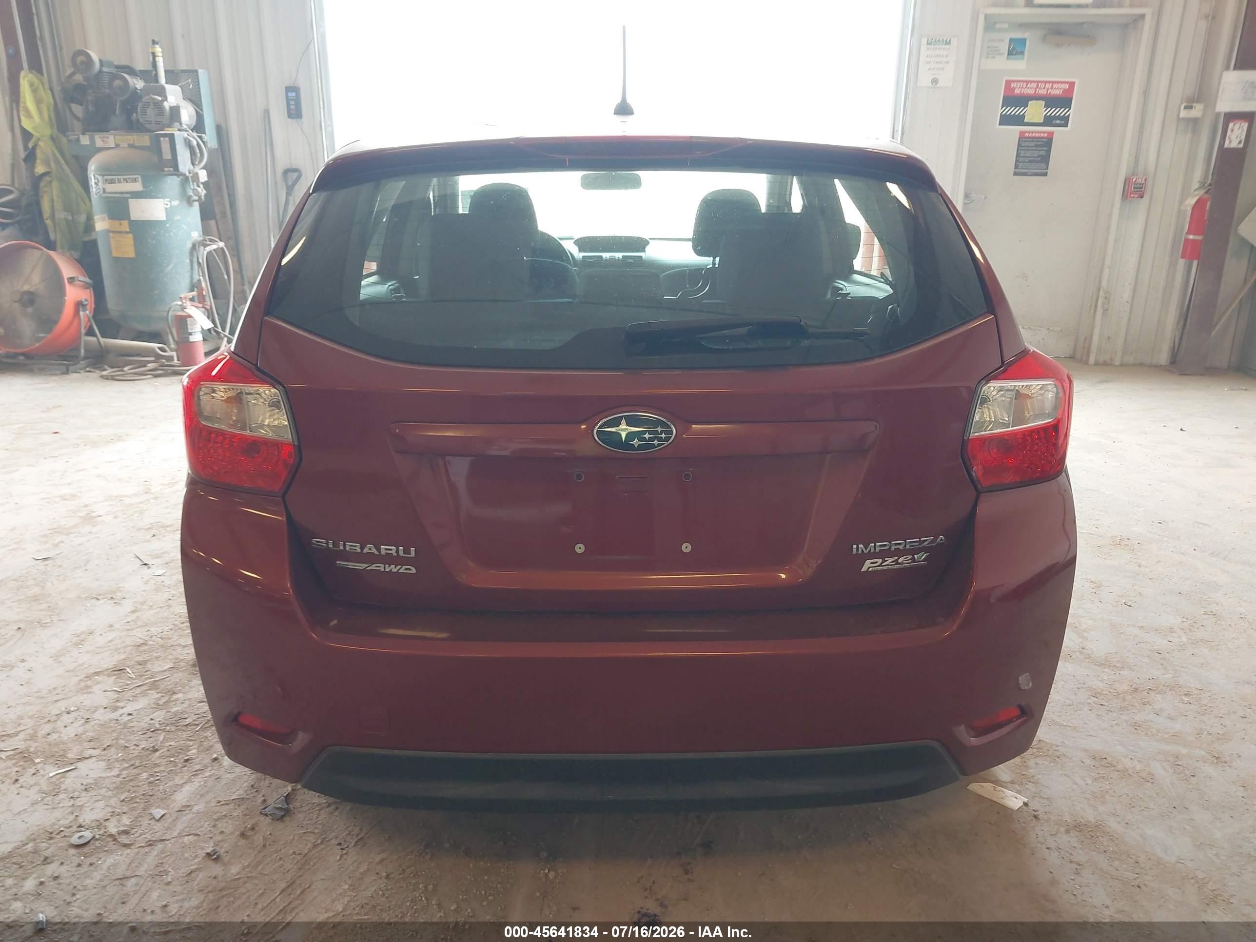2014 Subaru Impreza 2.0i Red vin: JF1GPAA64E8335604