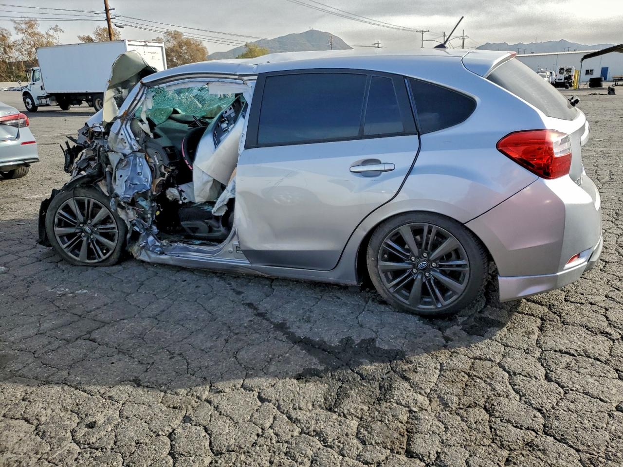 2015 Subaru Impreza Silver vin: JF1GPAA67F9321112