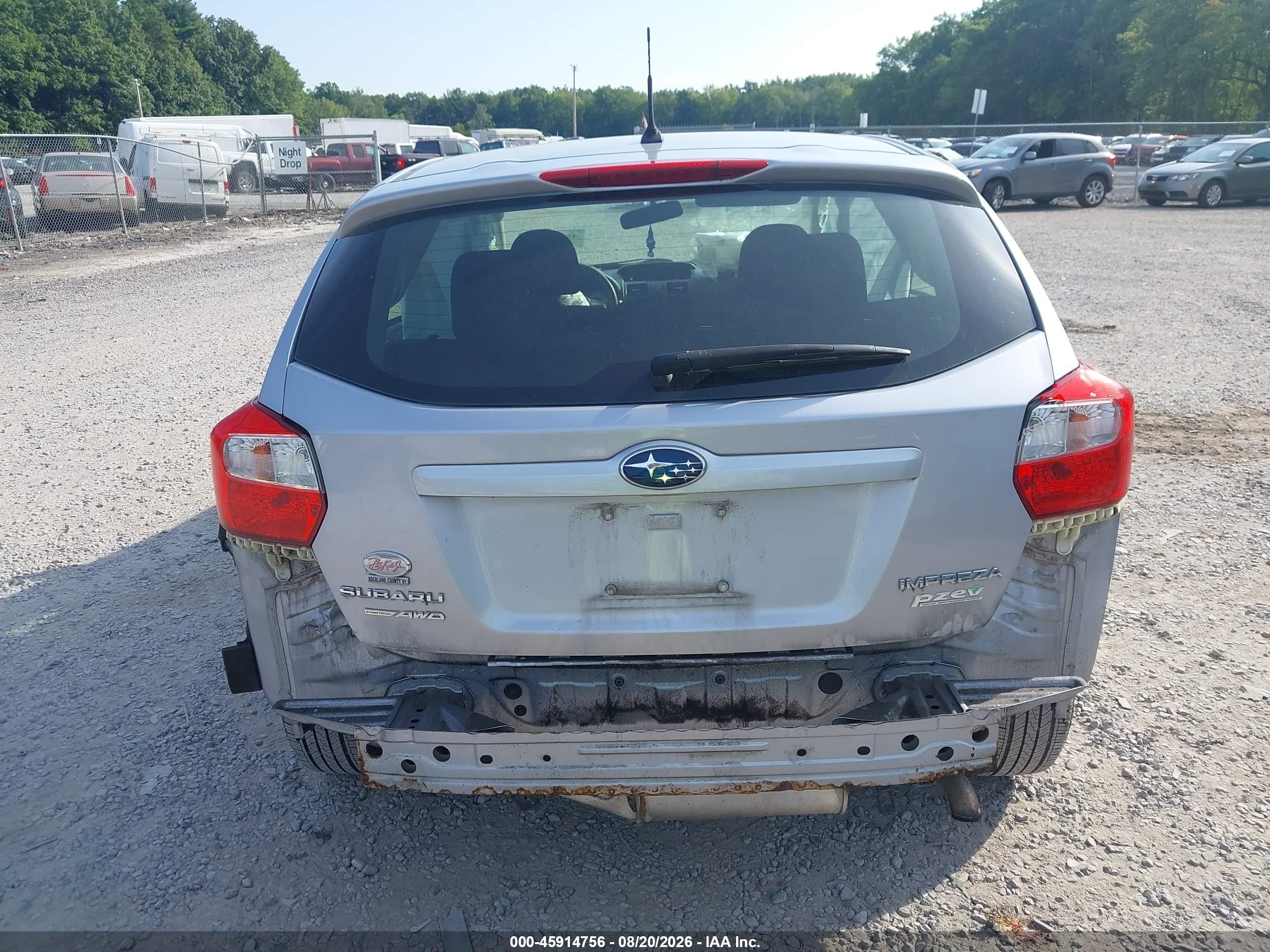 2014 Subaru Impreza 2.0i Silver vin: JF1GPAA68E8312388