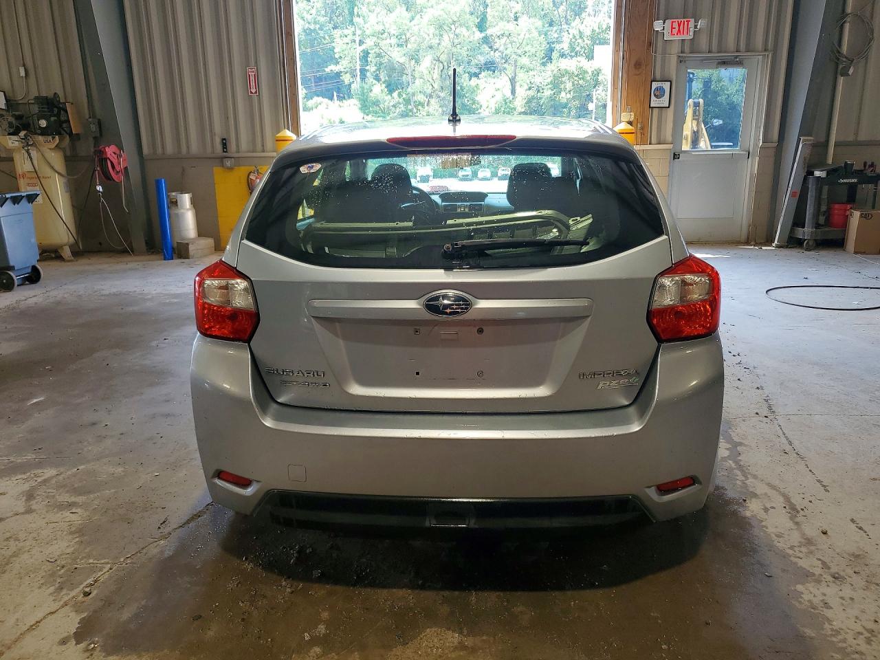 2014 Subaru Impreza Серебряный vin: JF1GPAA69EH223834