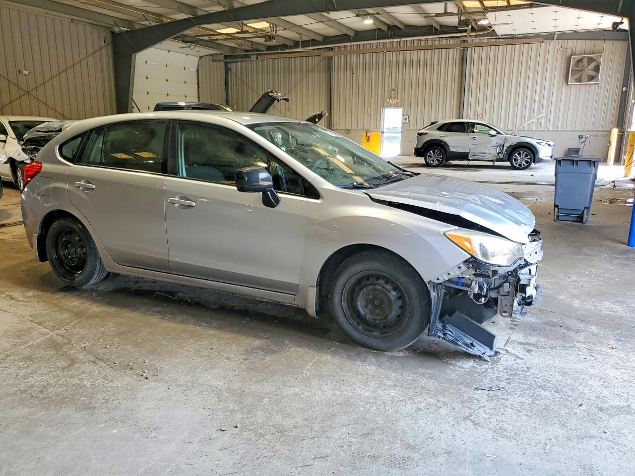 2014 Subaru Impreza Серебряный vin: JF1GPAA69EH223834