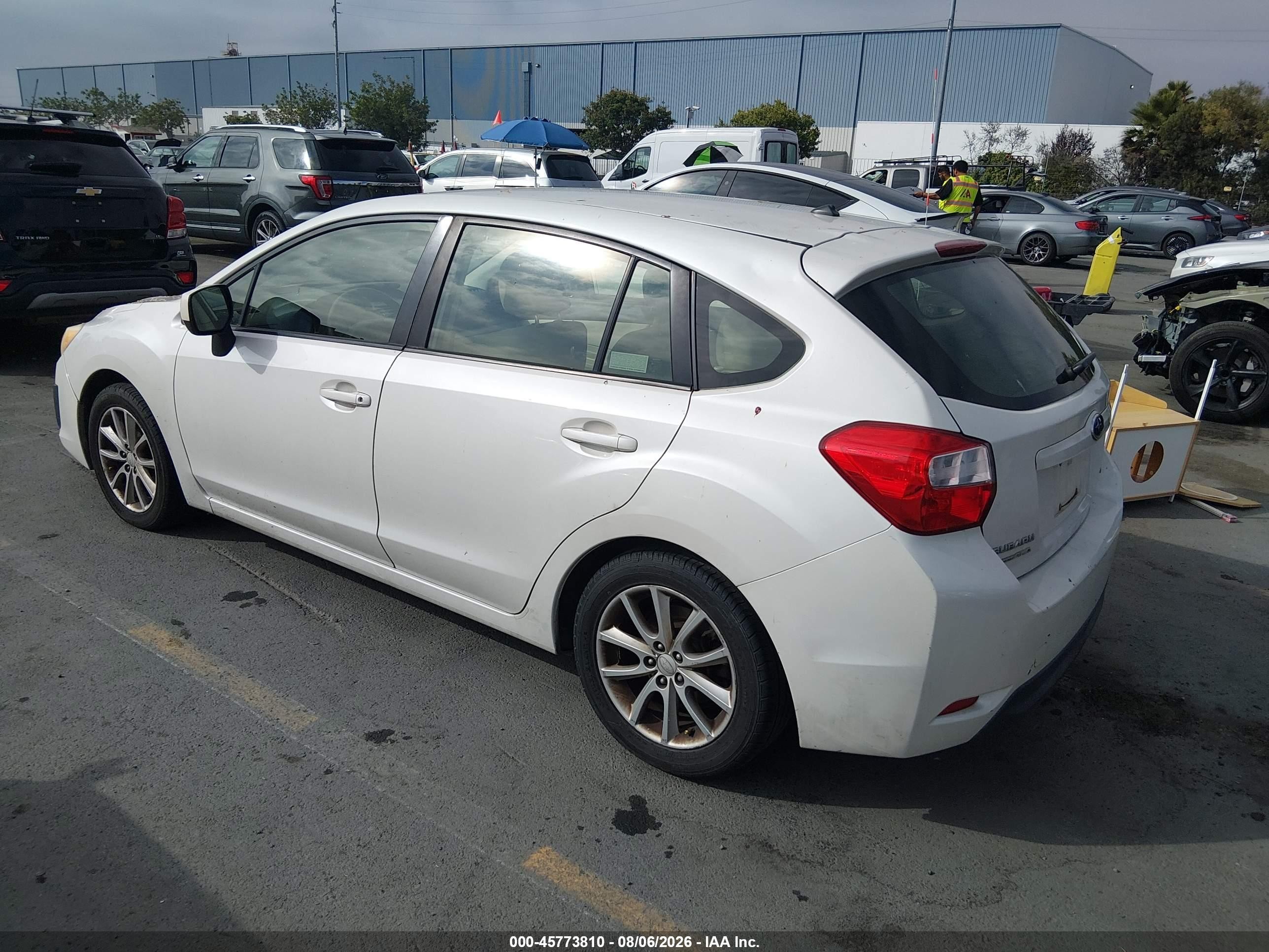 2012 Subaru Impreza 2.0i Premium White vin: JF1GPAC62CH232563
