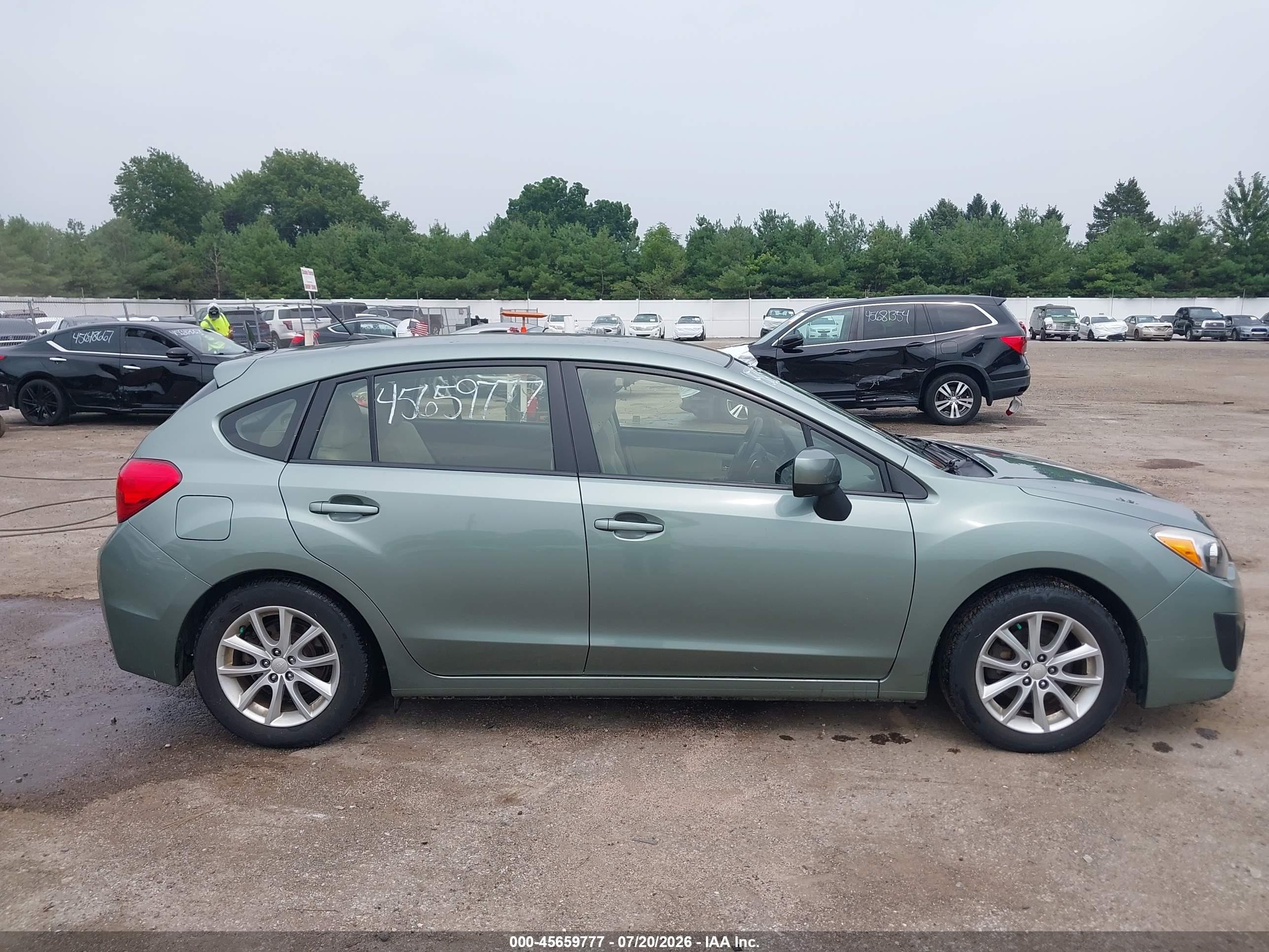2014 Subaru Impreza 2.0i Premium Green vin: JF1GPAC62E8261936