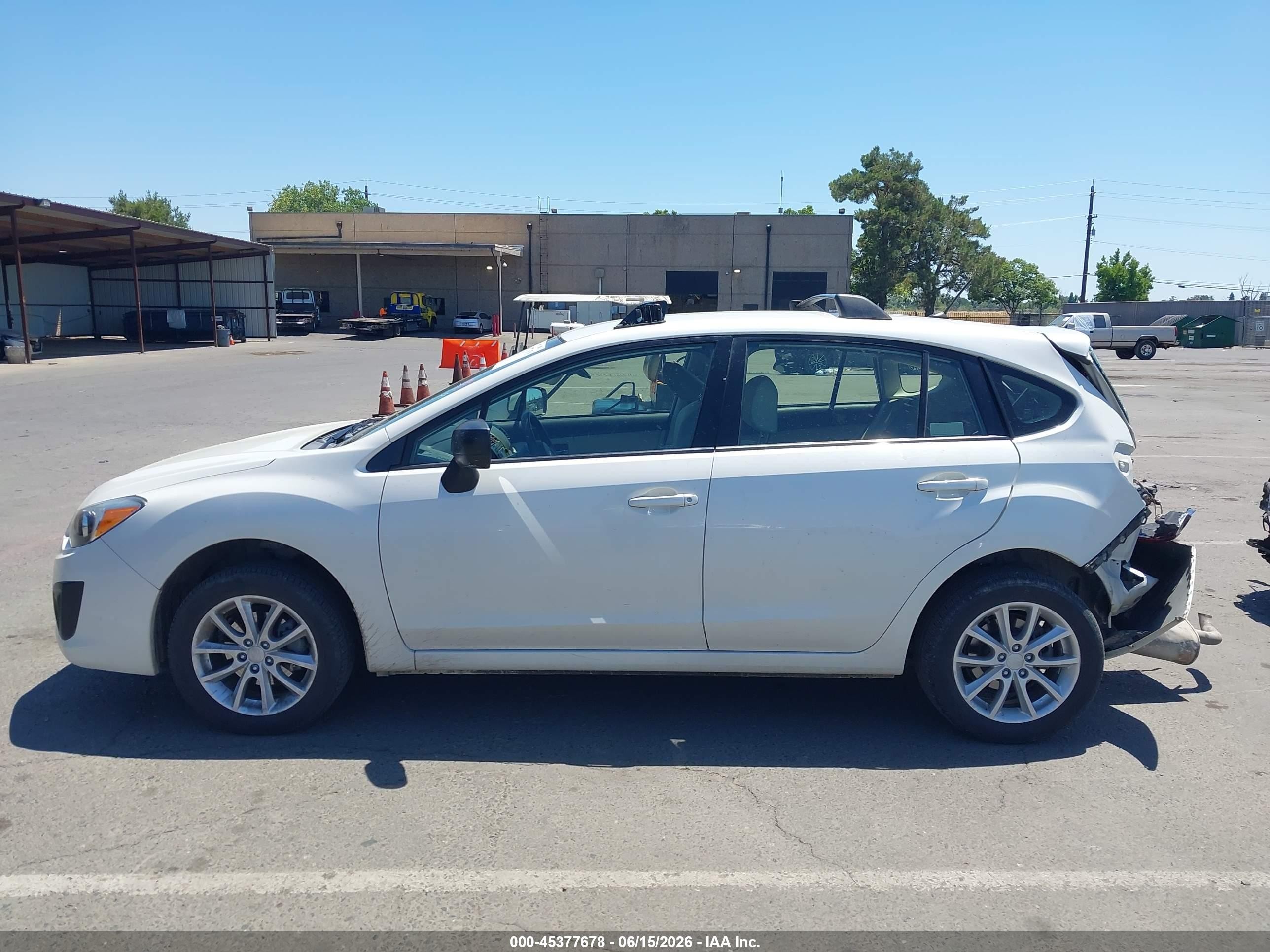 2013 Subaru Impreza 2.0i Premium White vin: JF1GPAC63D1898874