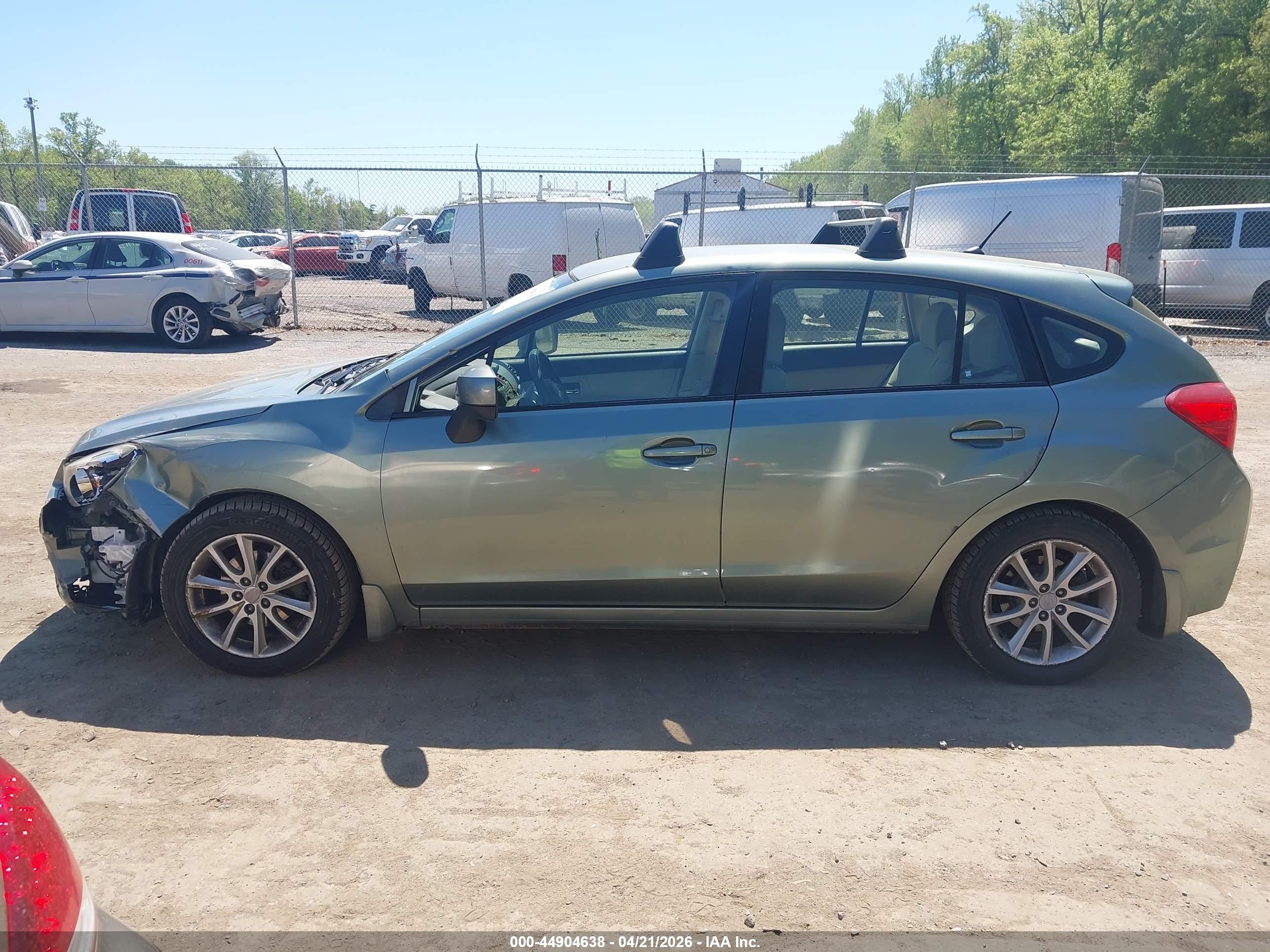 2014 Subaru Impreza 2.0i Premium Green vin: JF1GPAC63E8234132