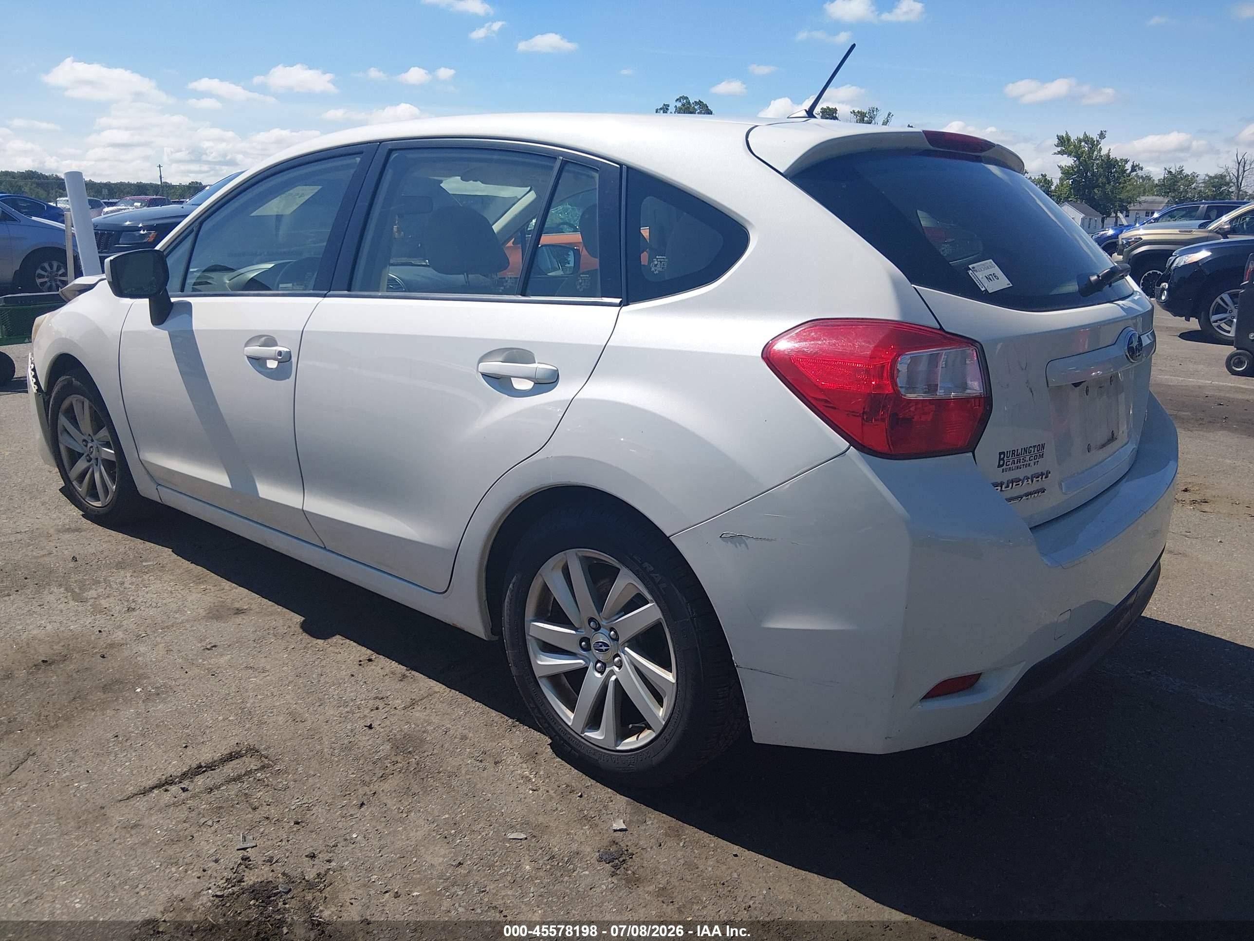 2015 Subaru Impreza 2.0i Premium White vin: JF1GPAC63F8205117