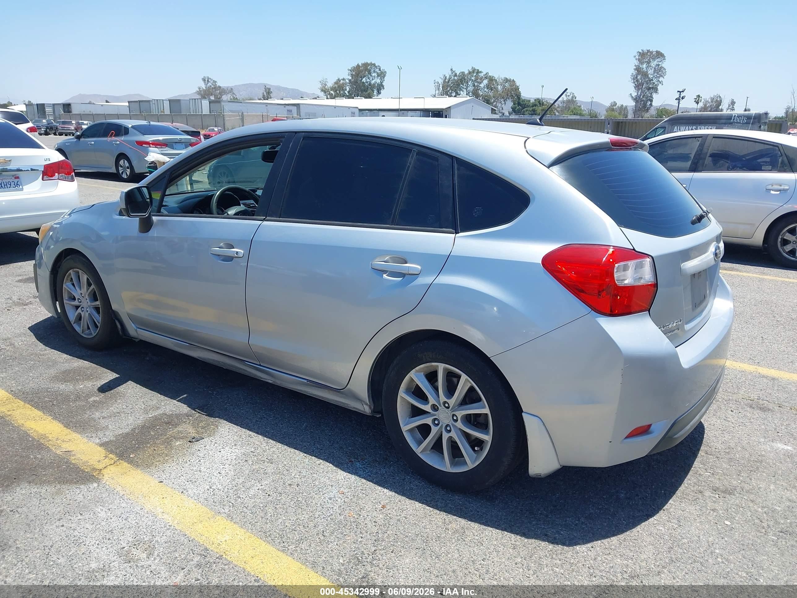 2013 Subaru Impreza 2.0i Premium Silver vin: JF1GPAC65DH200627