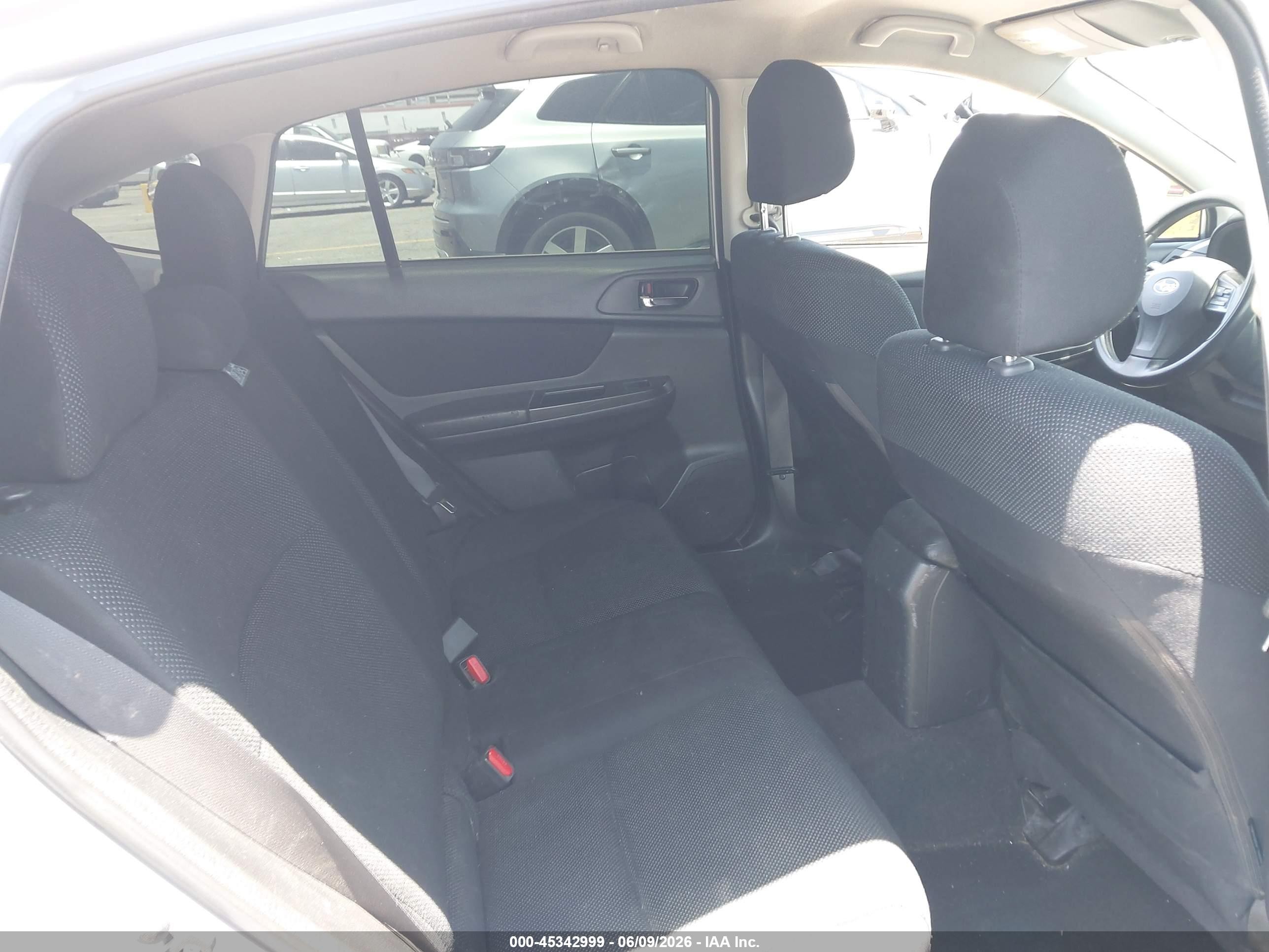 2013 Subaru Impreza 2.0i Premium Silver vin: JF1GPAC65DH200627